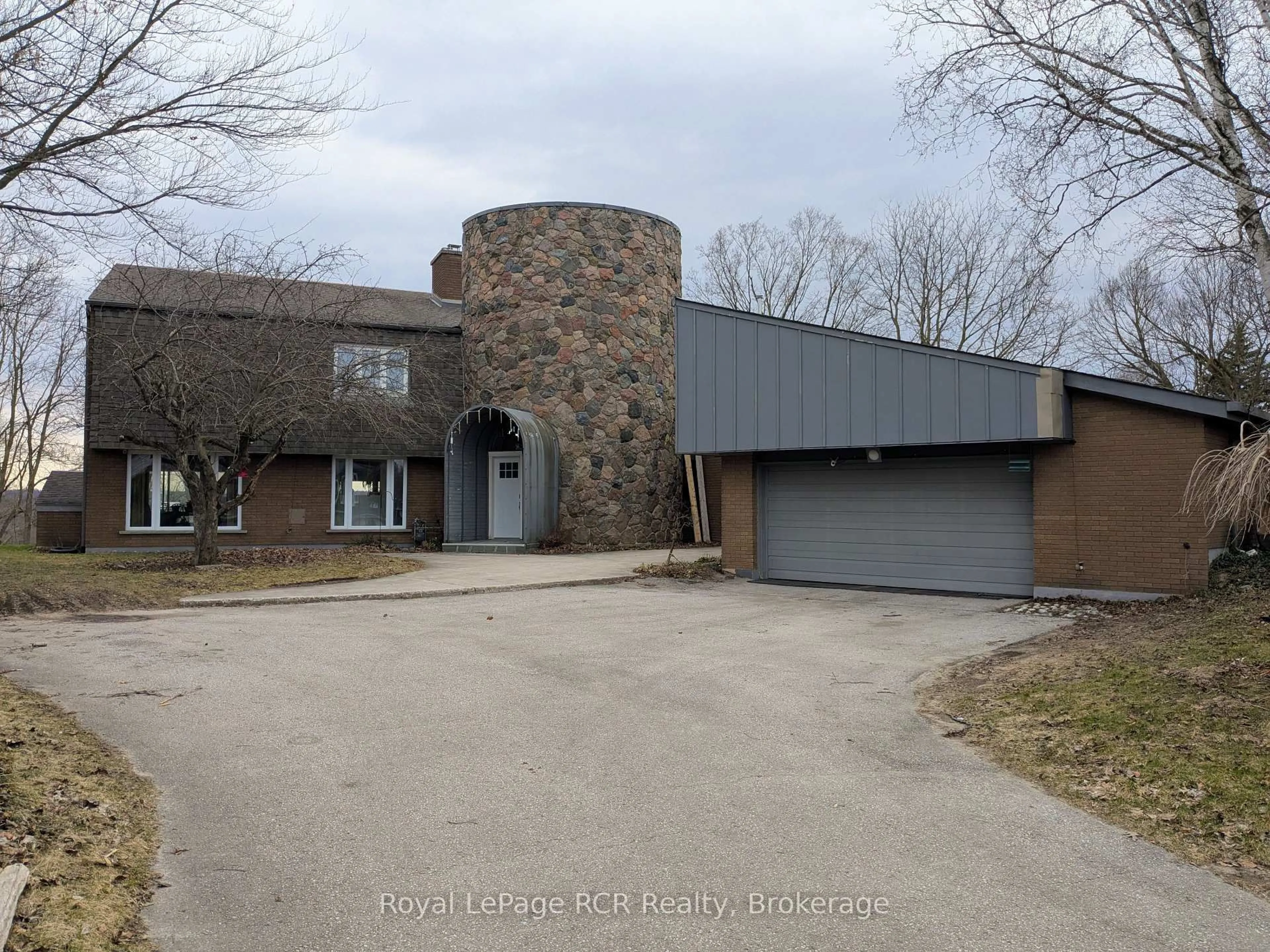 Unknown for 136 4th Ave, Hanover Ontario N4N 2B3