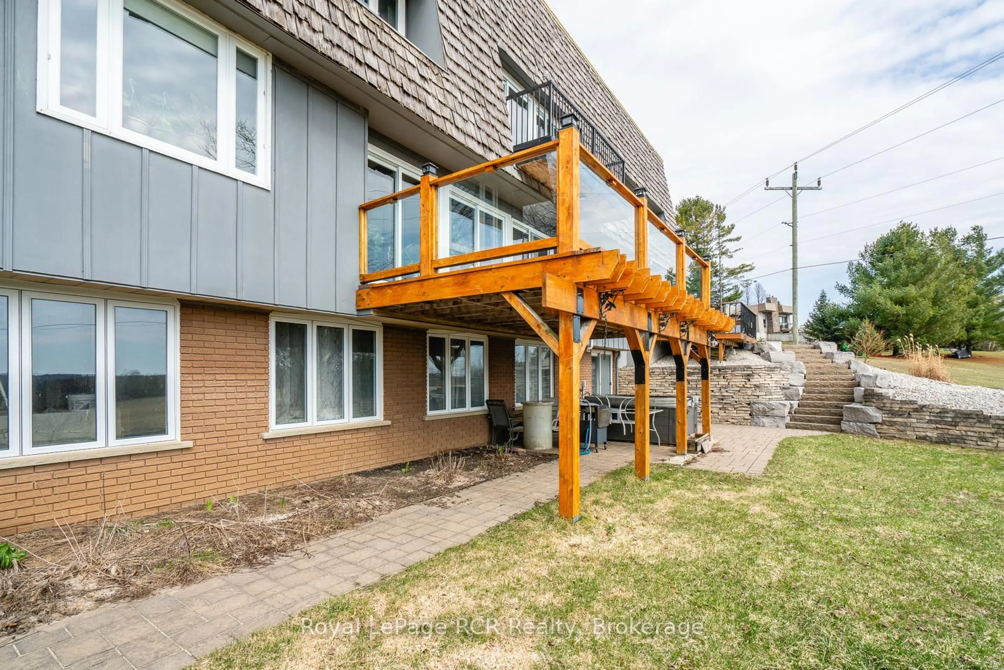 Patio, building for 136 4th Ave, Hanover Ontario N4N 2B3
