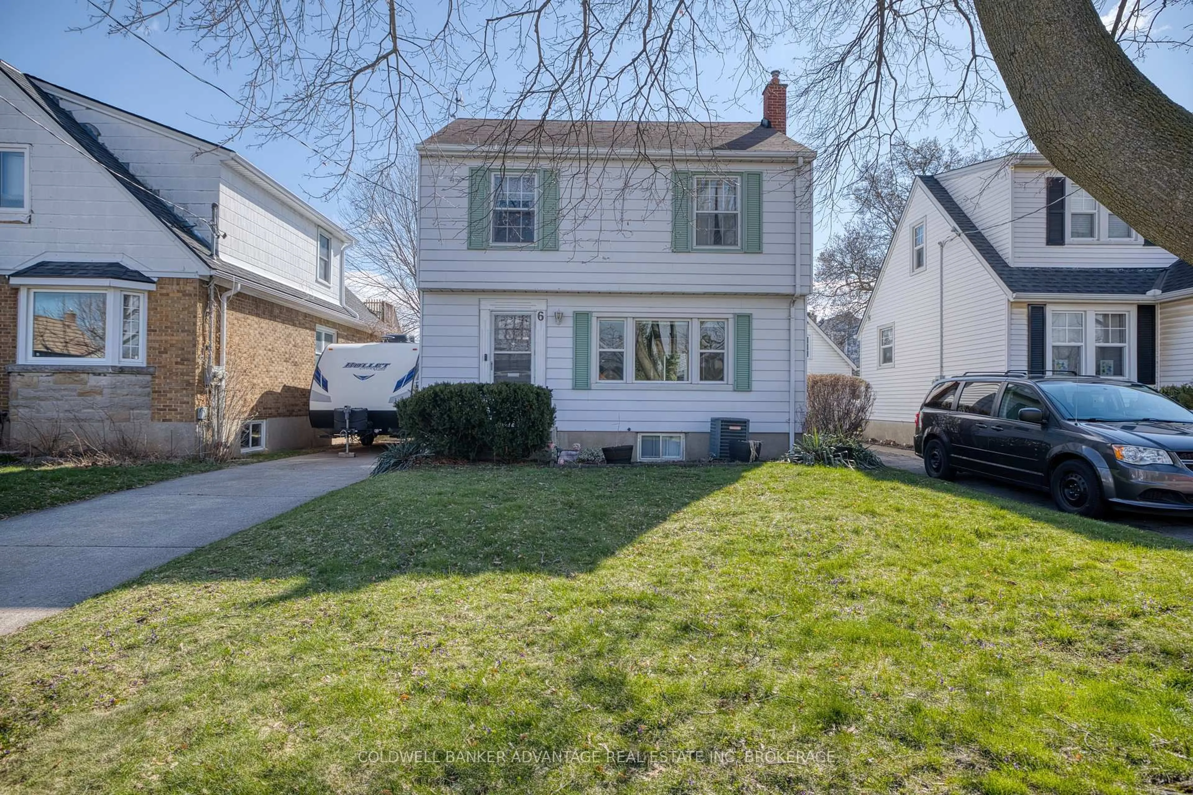 Home with vinyl exterior material, street for 6 BRUCE St, St. Catharines Ontario L2R 5S6