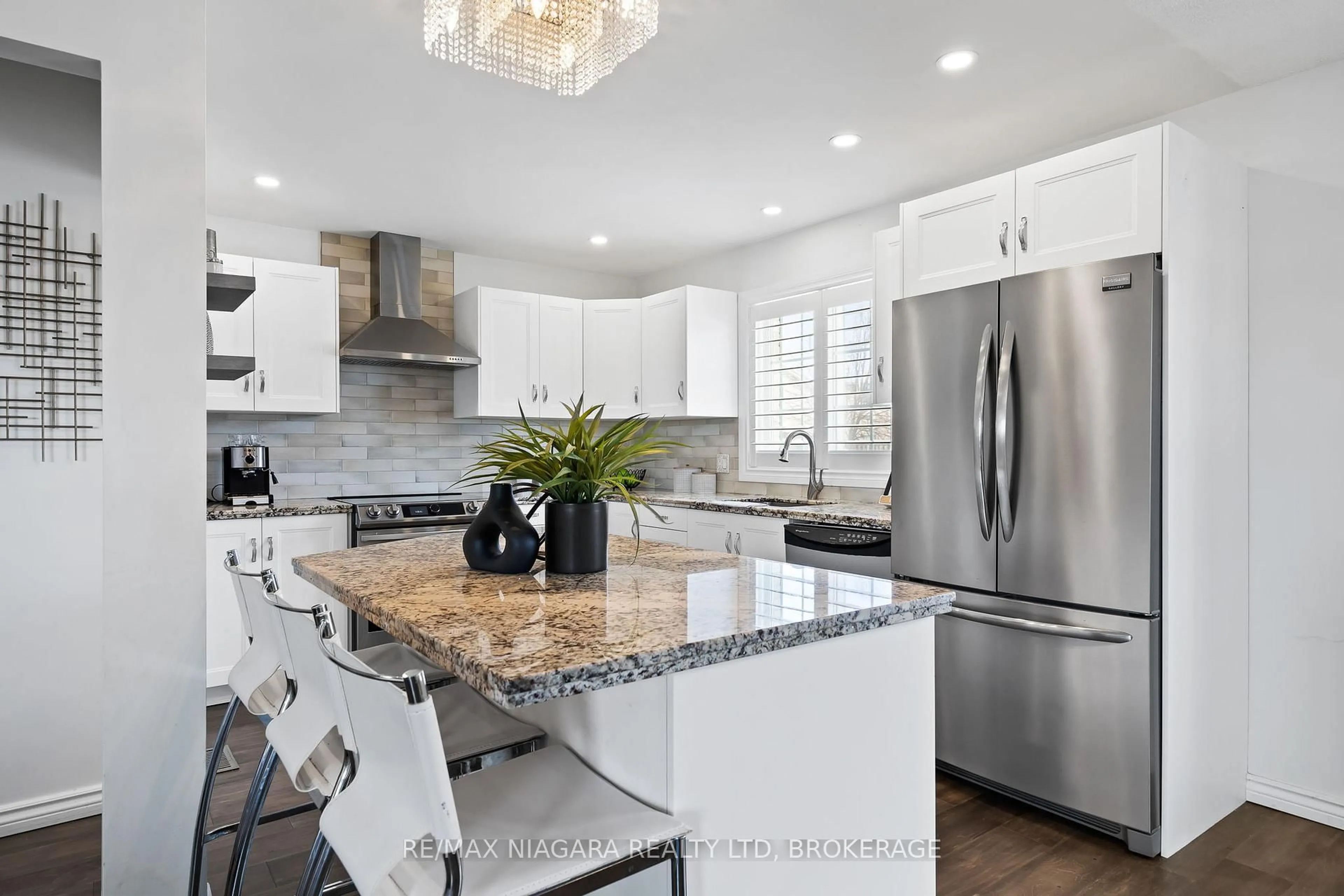 Contemporary kitchen, ceramic/tile floor for 7470 Monastery Dr #23, Niagara Falls Ontario L2H 3B3