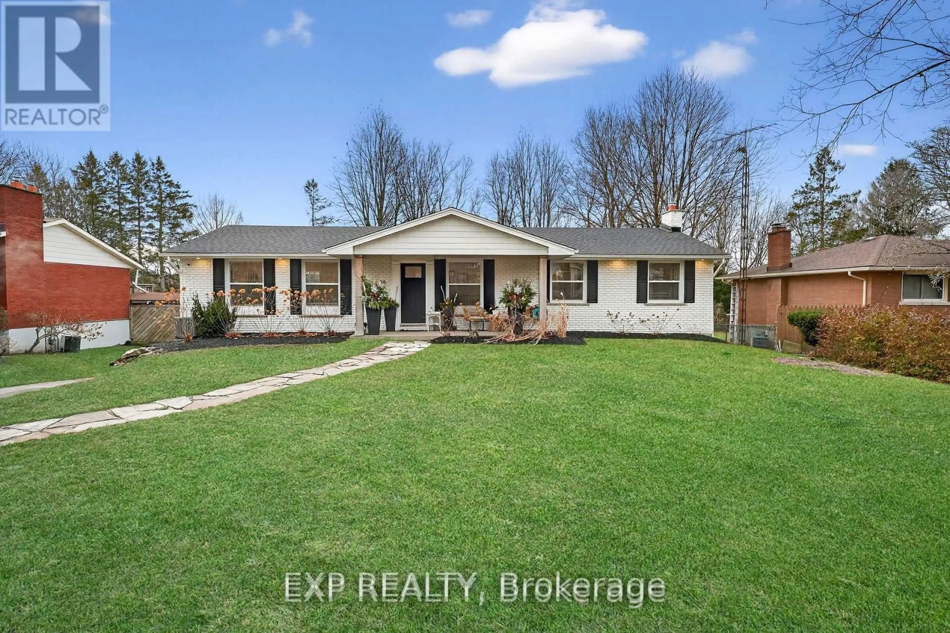 A pic from outside/outdoor area/front of a property/back of a property/a pic from drone, street for 34 Pancake Lane, Pelham Ontario L3E 0J5