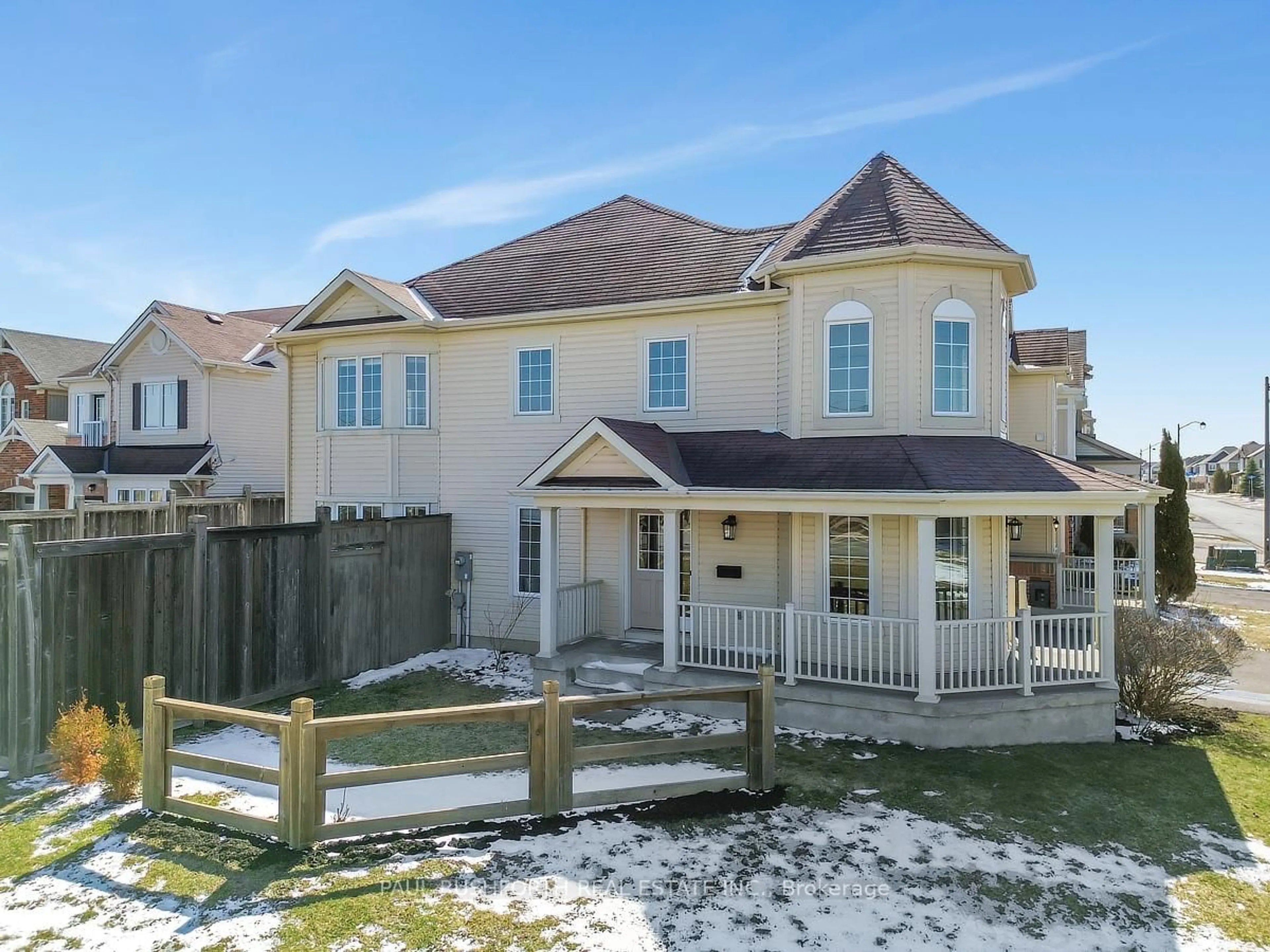 A pic from outside/outdoor area/front of a property/back of a property/a pic from drone, street for 2782 Grand Canal St, Ottawa Ontario K2J 0T2