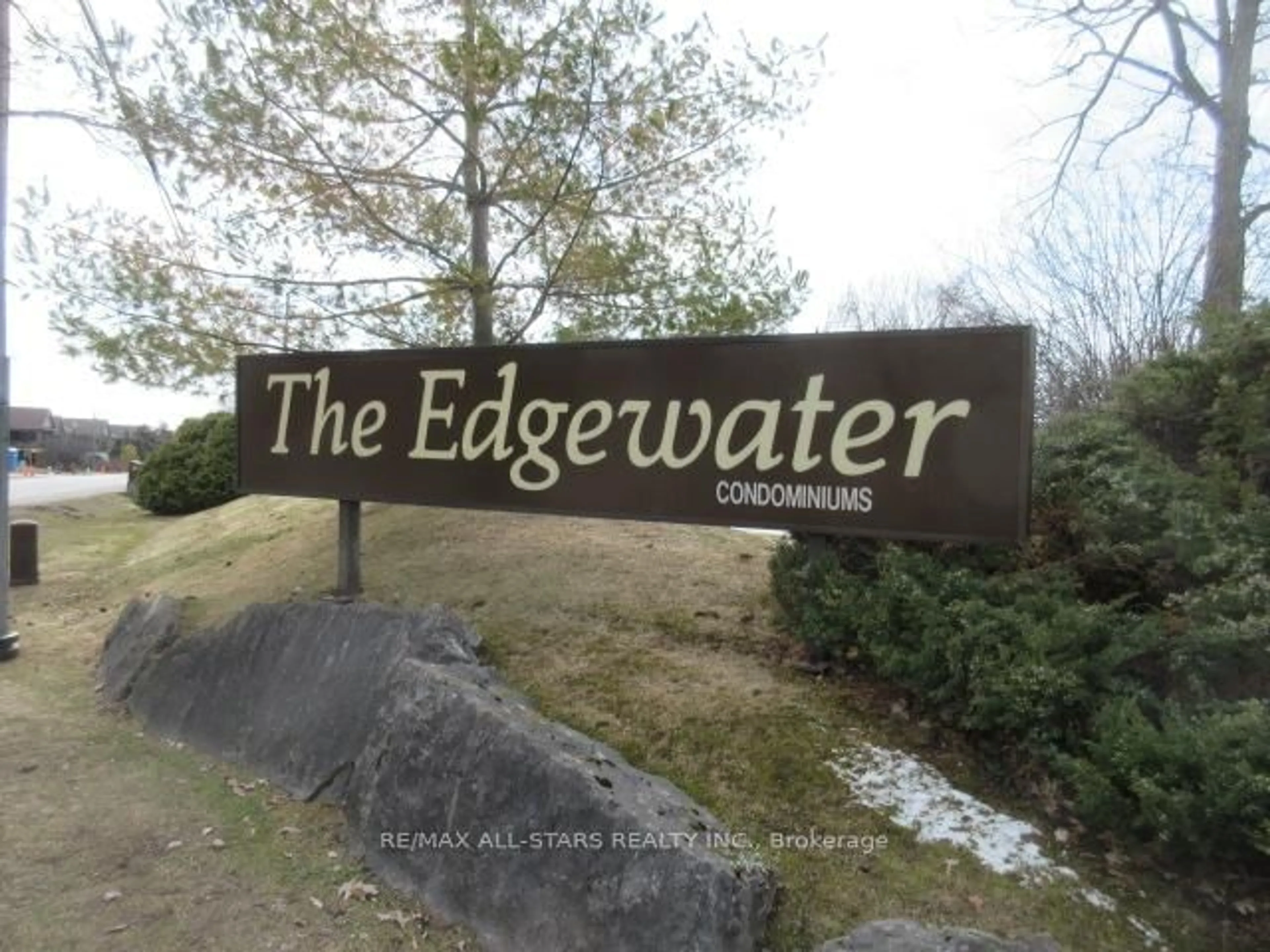 Indoor foyer for 200 East St #602, Kawartha Lakes Ontario K0M 1A0