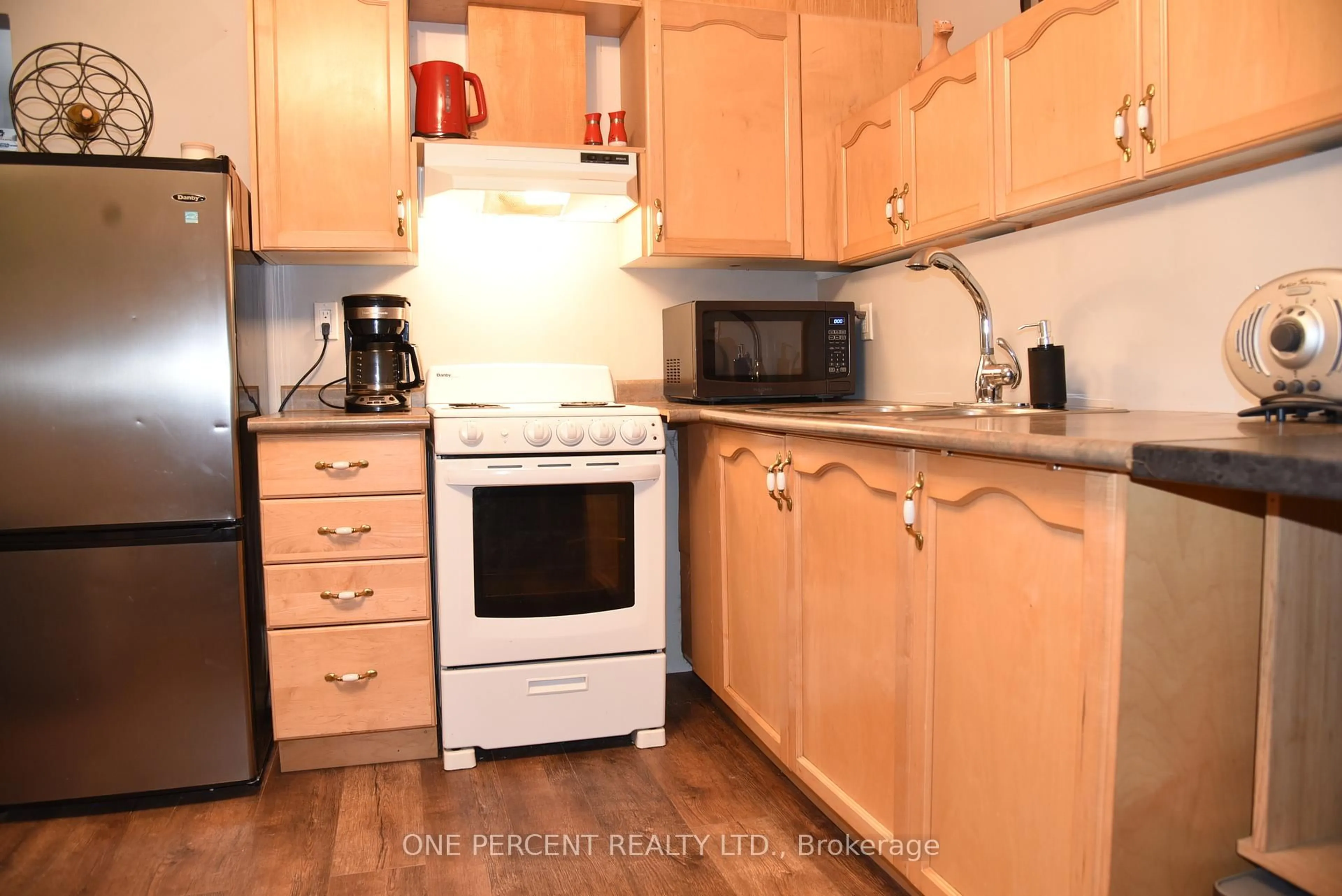 Standard kitchen, wood/laminate floor for 31 Prince St, Minden Hills Ontario K0M 2K0