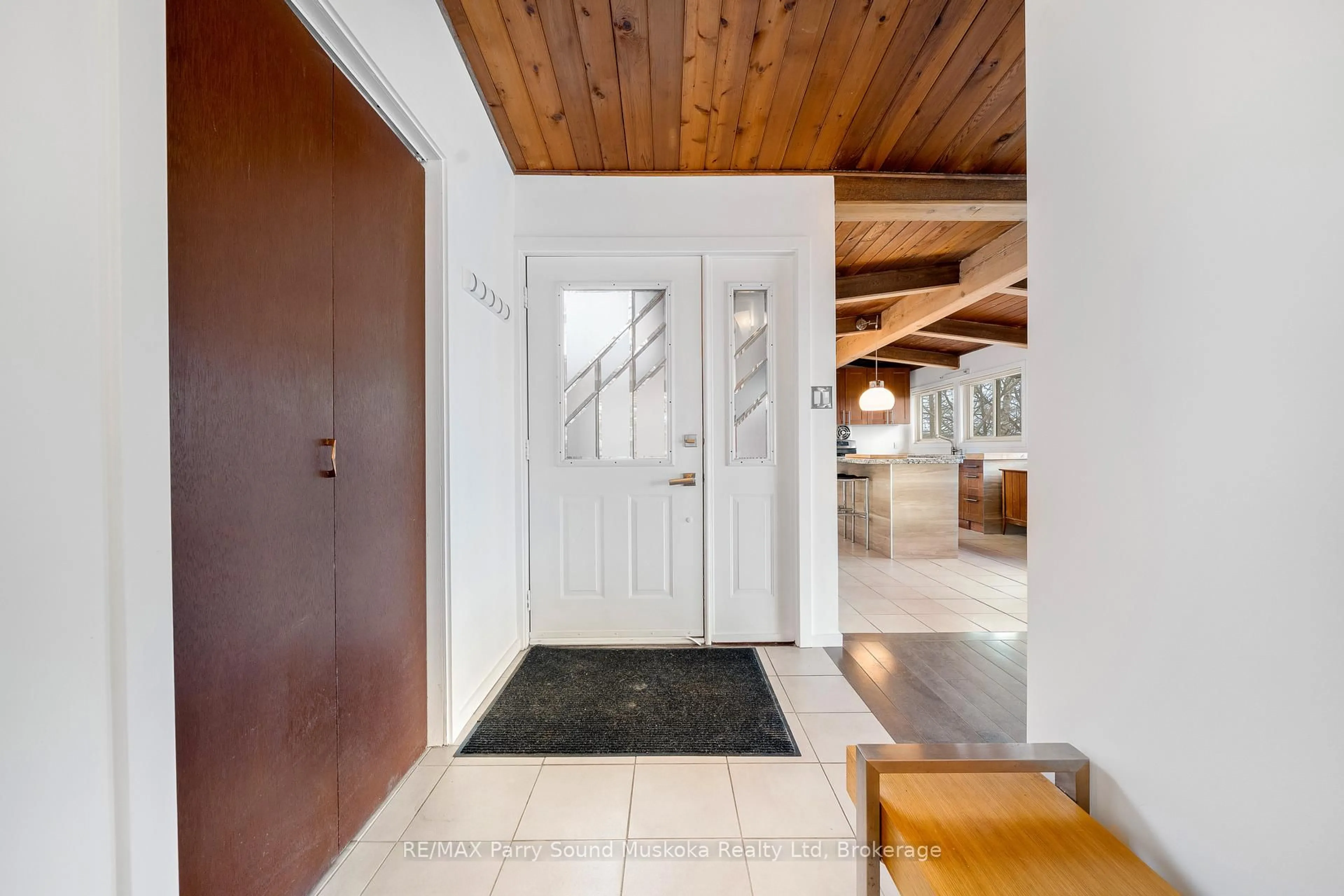 Indoor entryway for 8 Sunset Ave, Parry Sound Ontario P2A 1A5