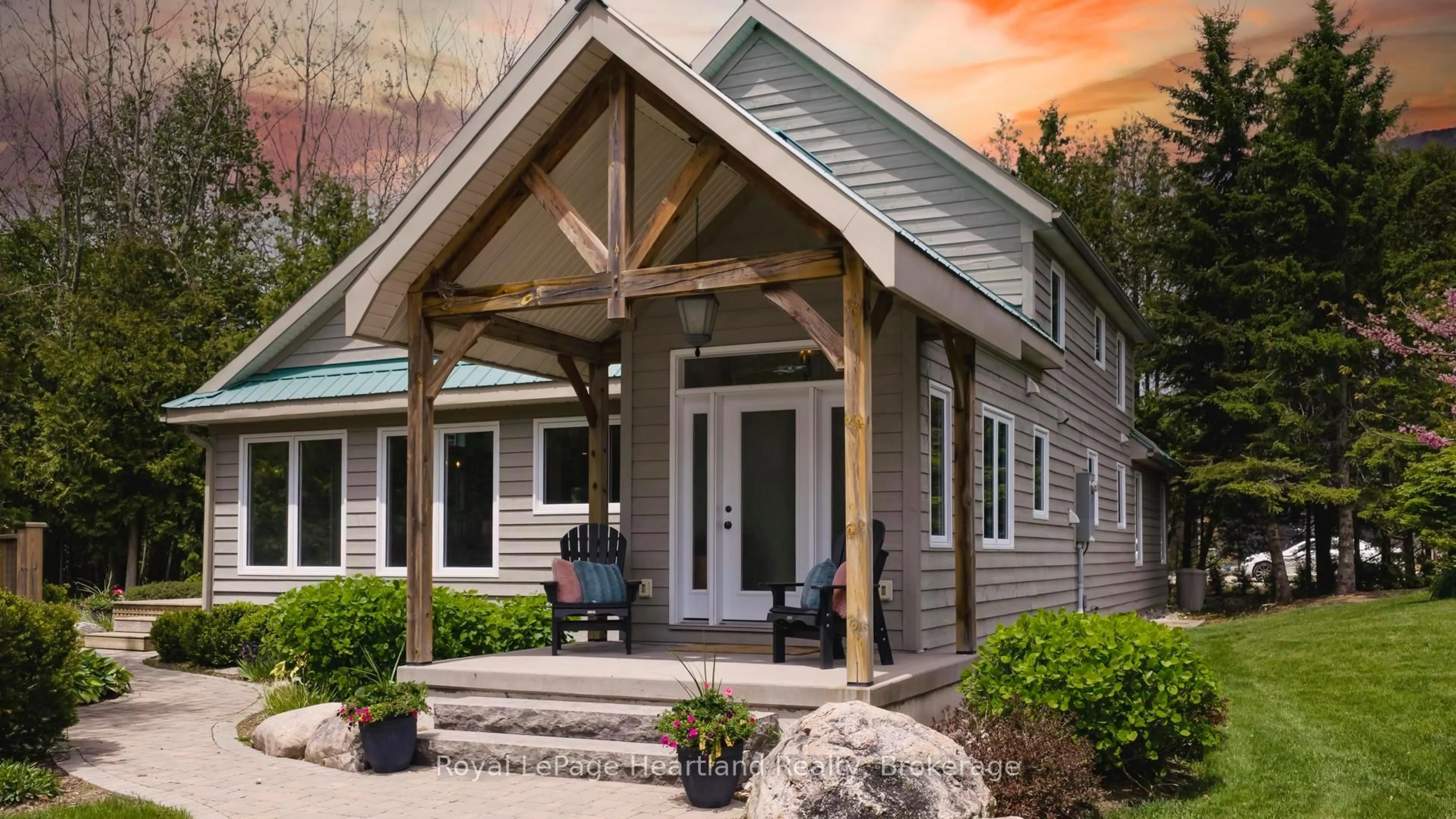 Home with vinyl exterior material, mountain view for 84539 RIDGE Dr, Ashfield-Colborne-Wawanosh Ontario N7A 3X9