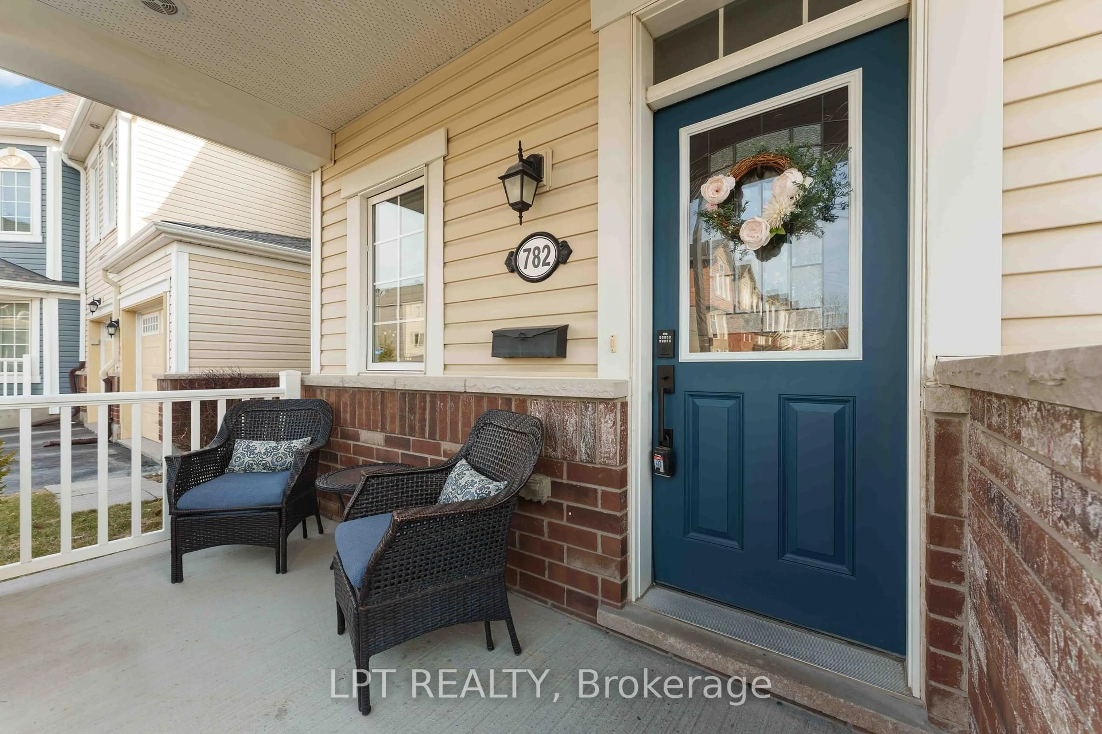 Indoor entryway for 782 Maloja Way, Ottawa Ontario K2S 1B9