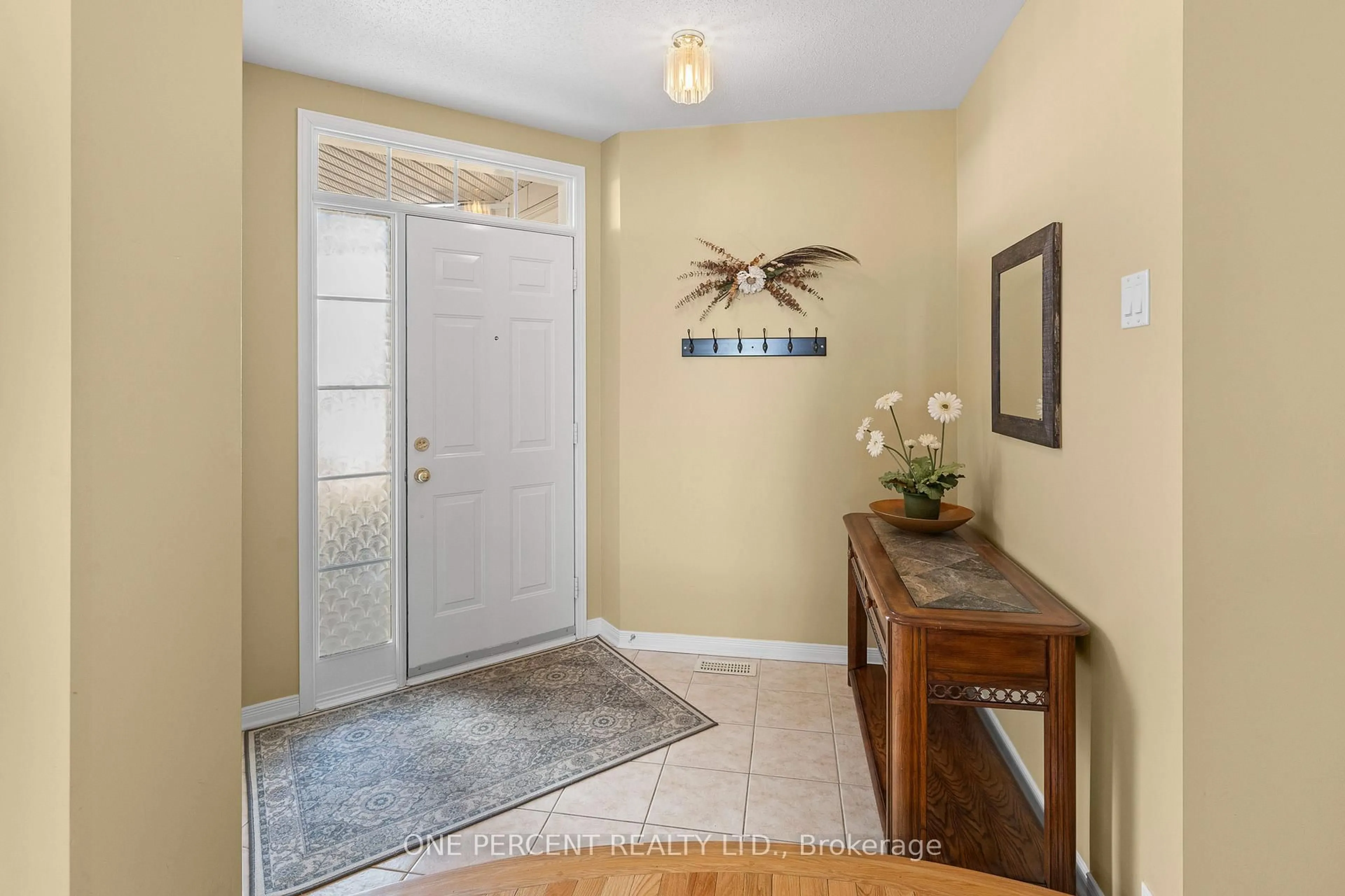 Indoor entryway for 2113 Hallendale St, Ottawa Ontario K4A 4S1