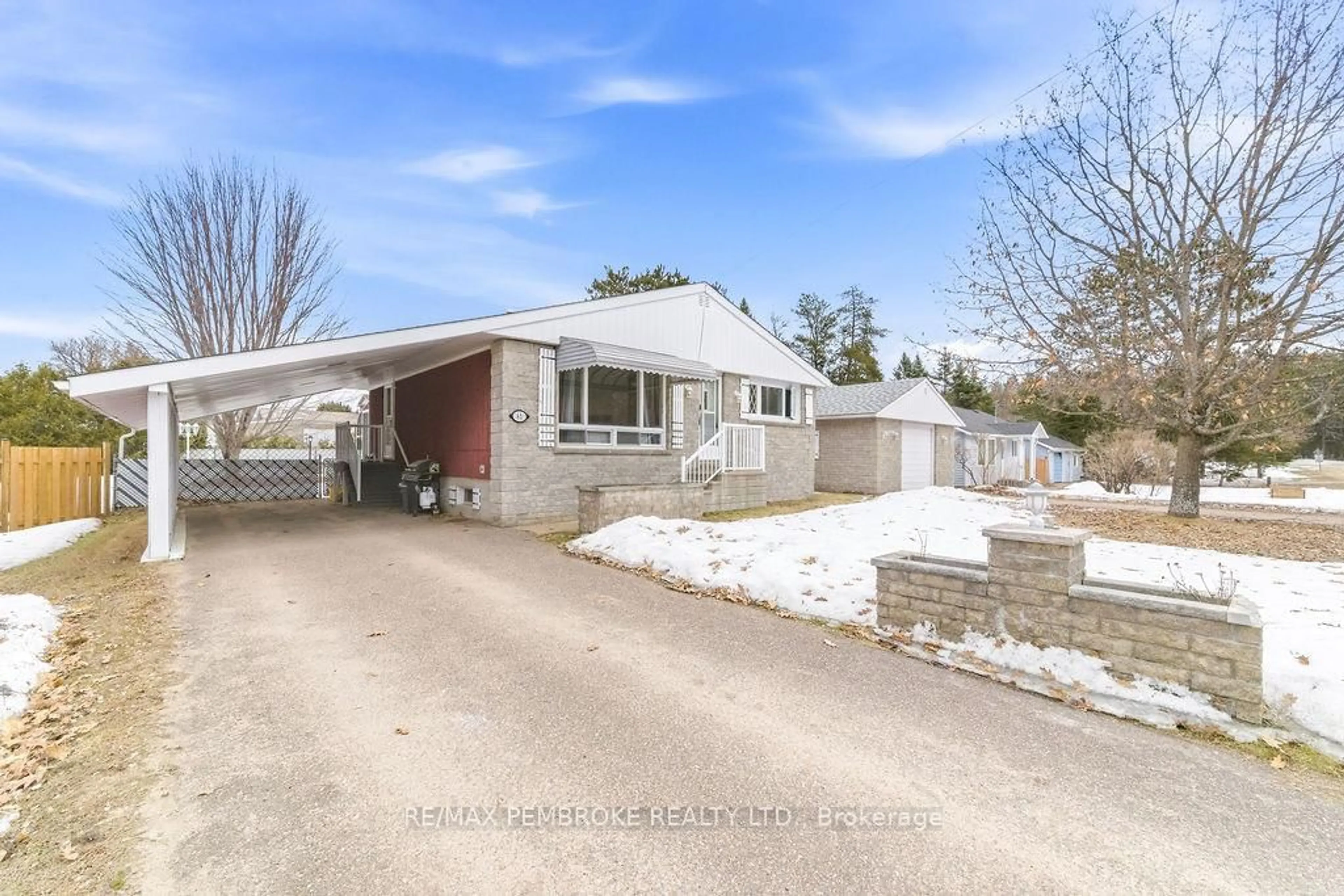 A pic from outside/outdoor area/front of a property/back of a property/a pic from drone, street for 61 Church St, Chalk River Ontario K0J 1J0