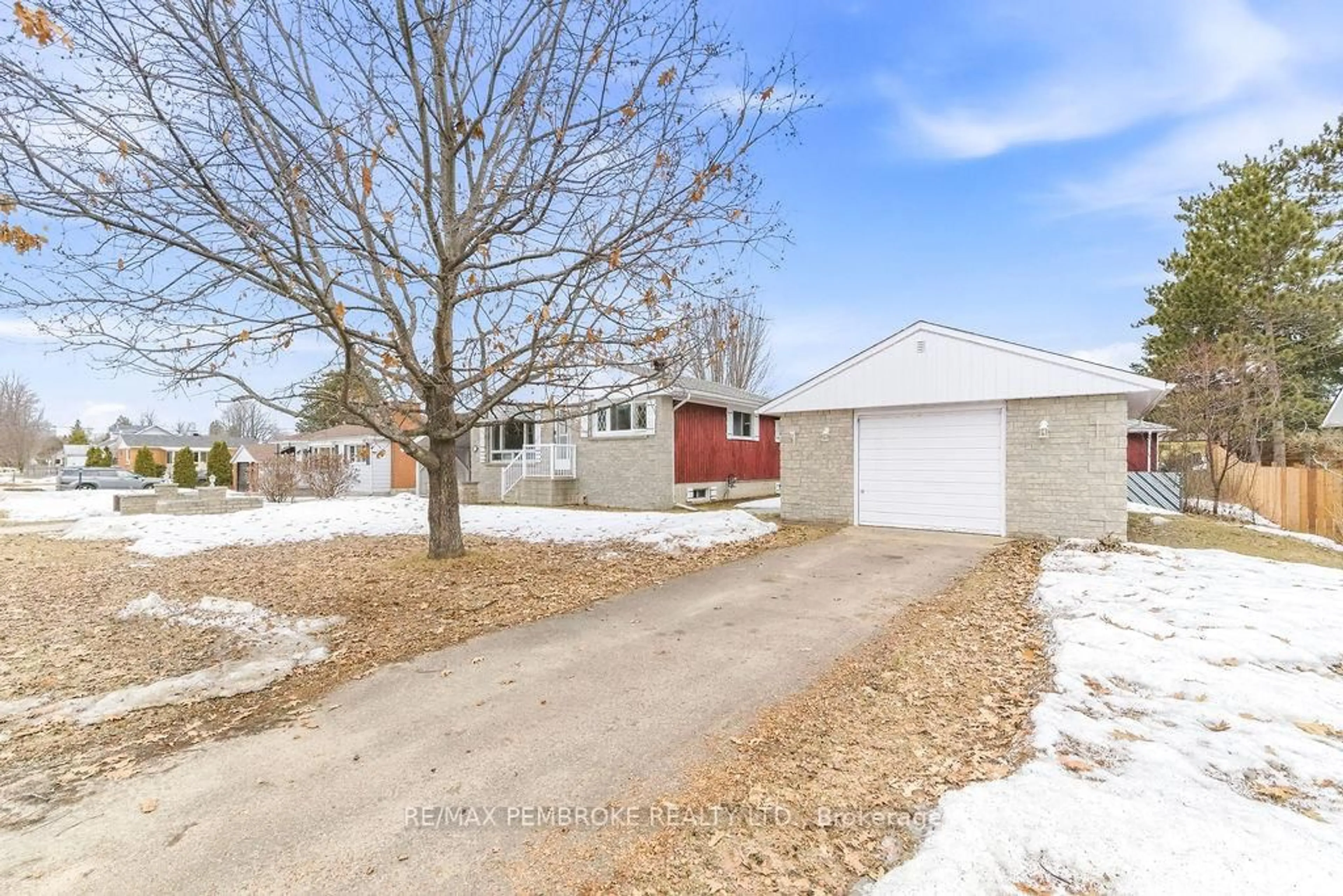 Unknown for 61 Church St, Chalk River Ontario K0J 1J0