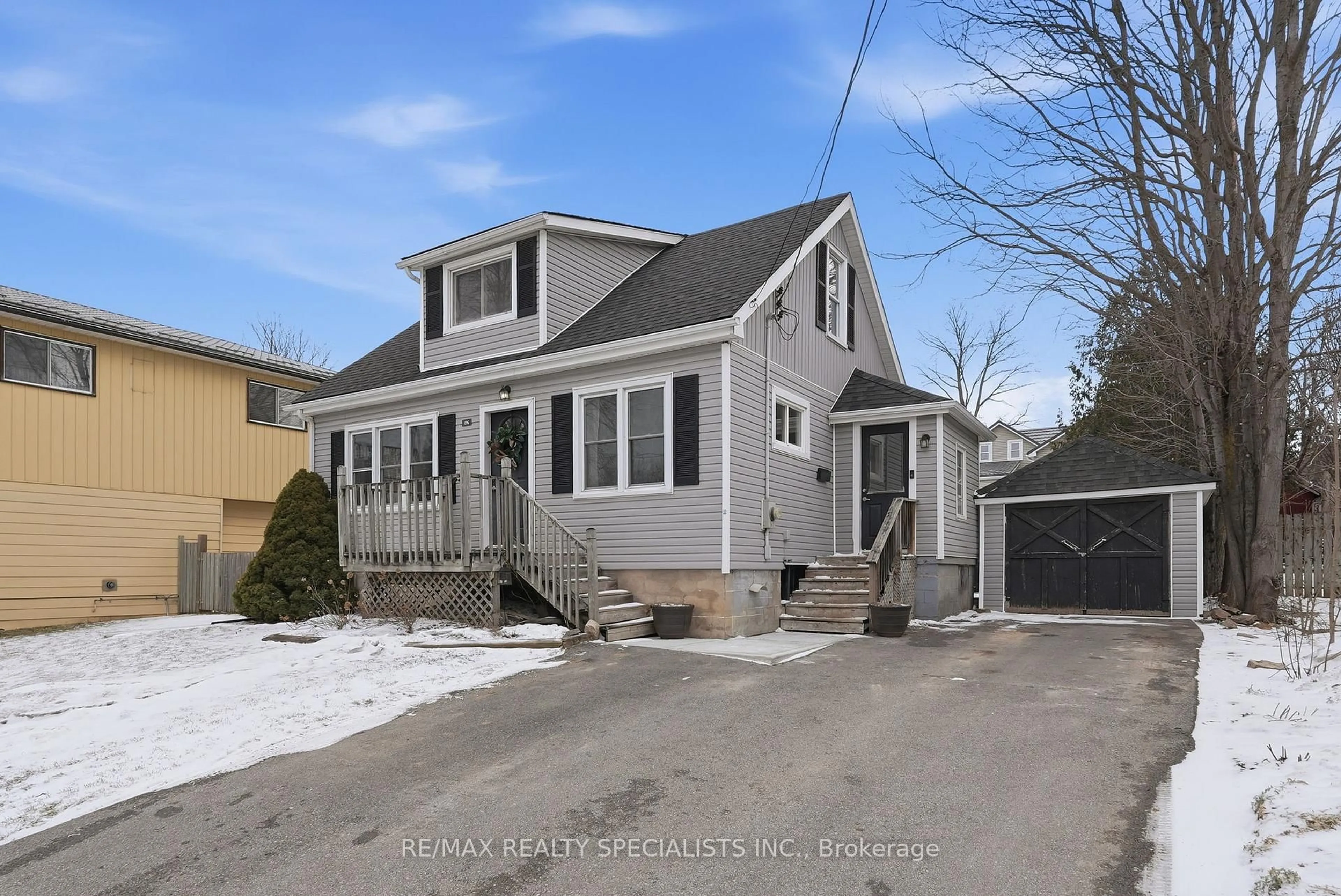 Home with vinyl exterior material, street for 196 Queen St, Centre Wellington Ontario N1M 1S7