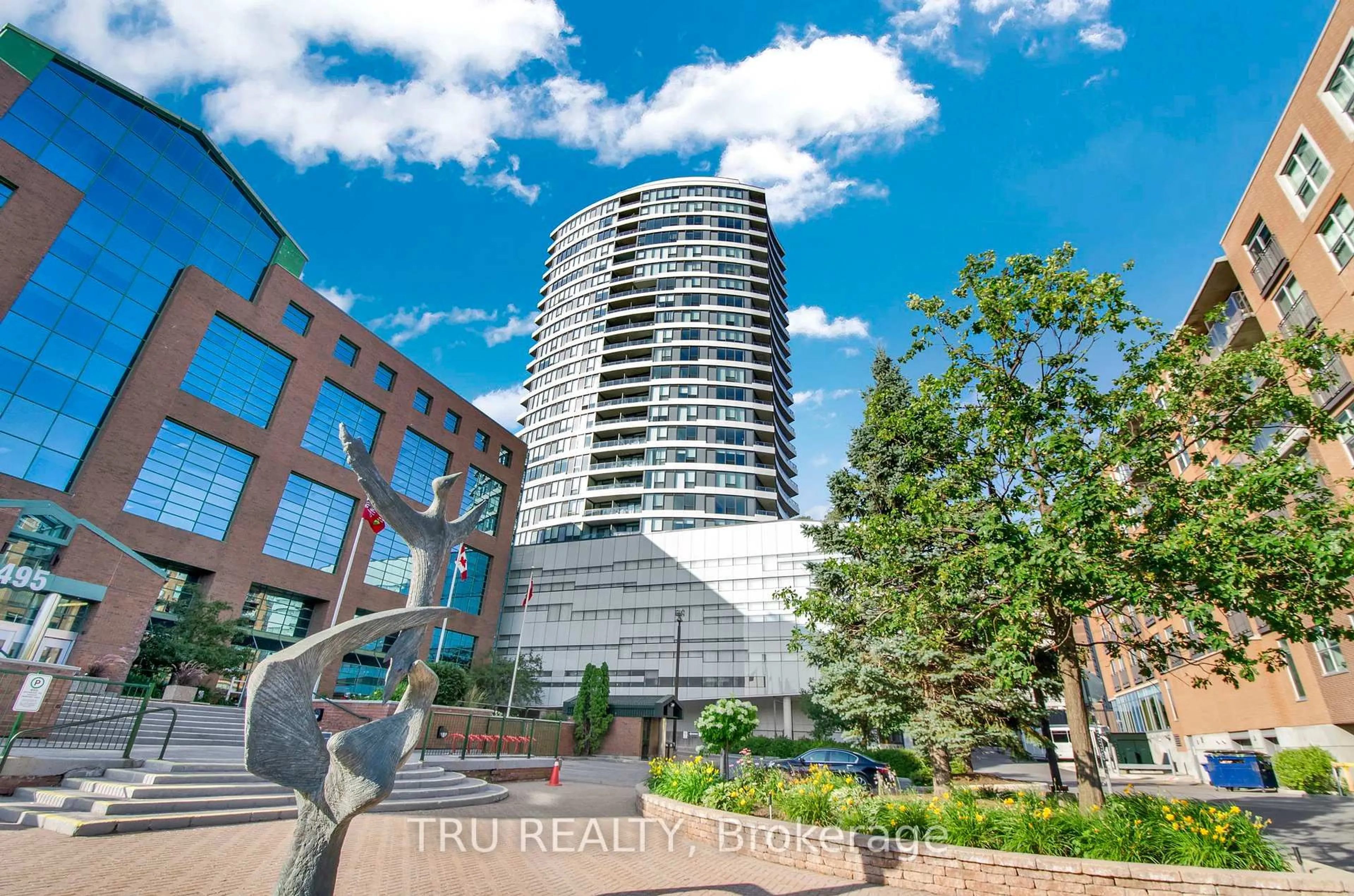 Indoor foyer for 485 Richmond Rd #910, Ottawa Ontario K2A 3W9