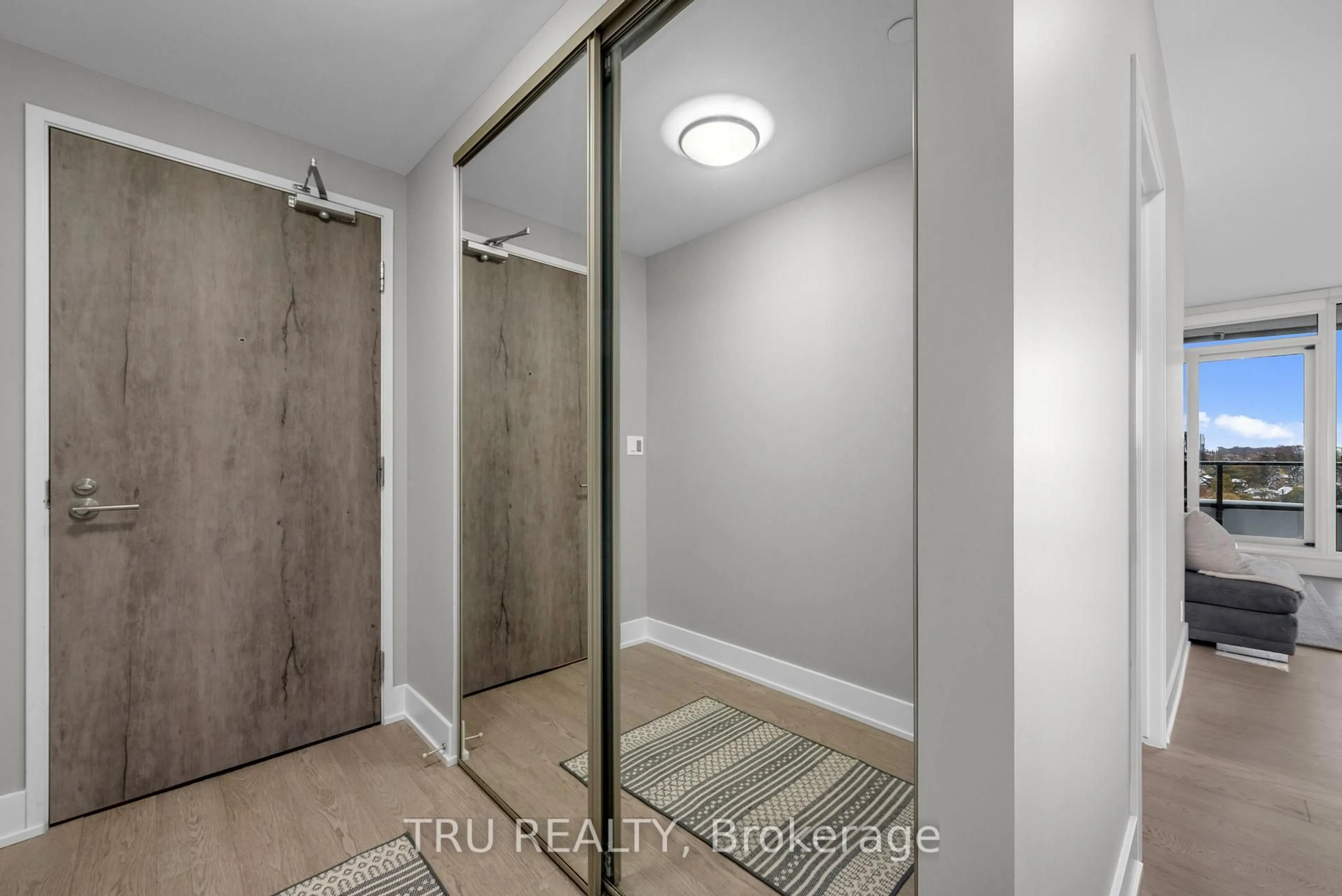 Indoor entryway for 485 Richmond Rd #910, Ottawa Ontario K2A 3W9