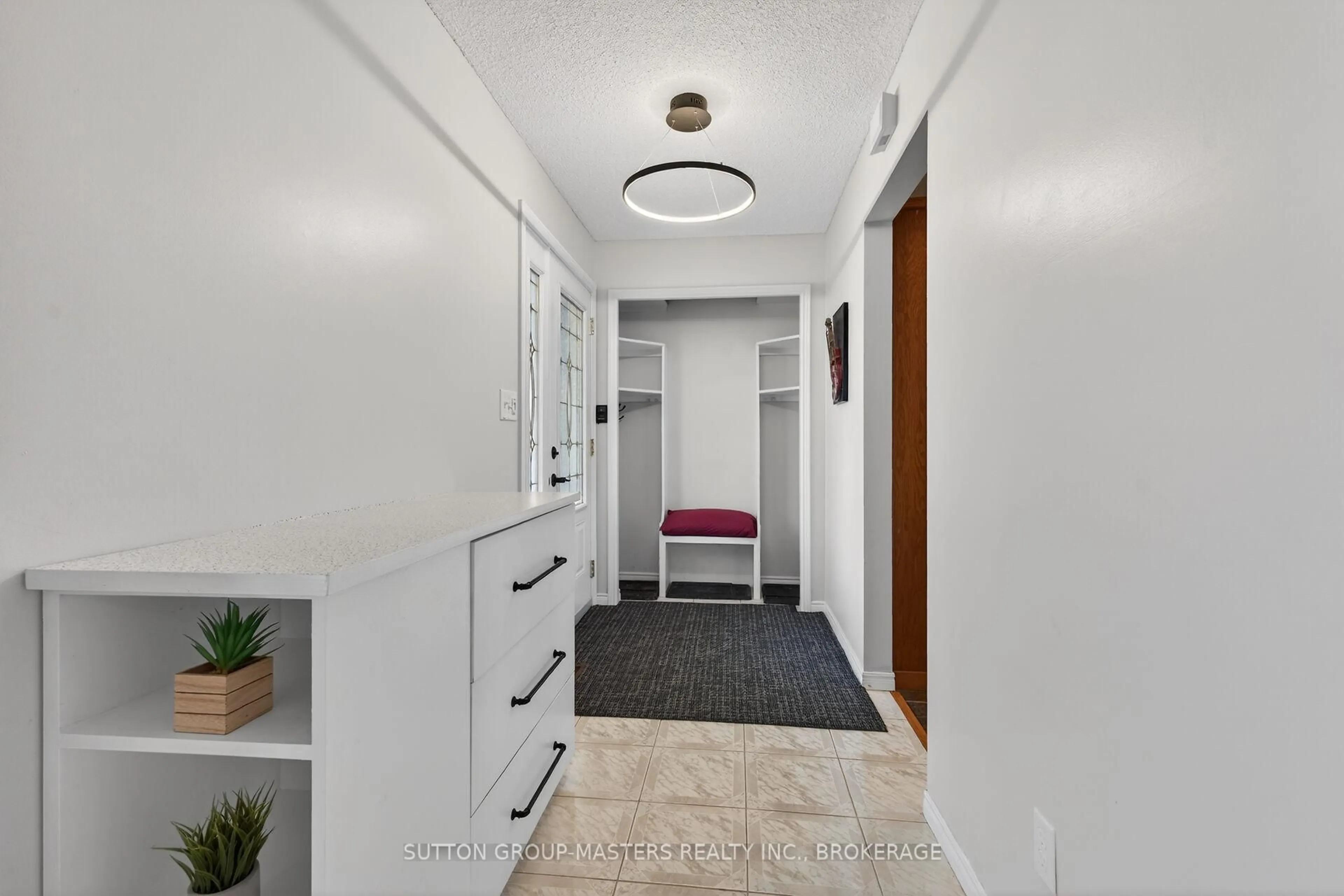 Indoor entryway for 1080 Palmerston Cres, Kingston Ontario K7P 2P5