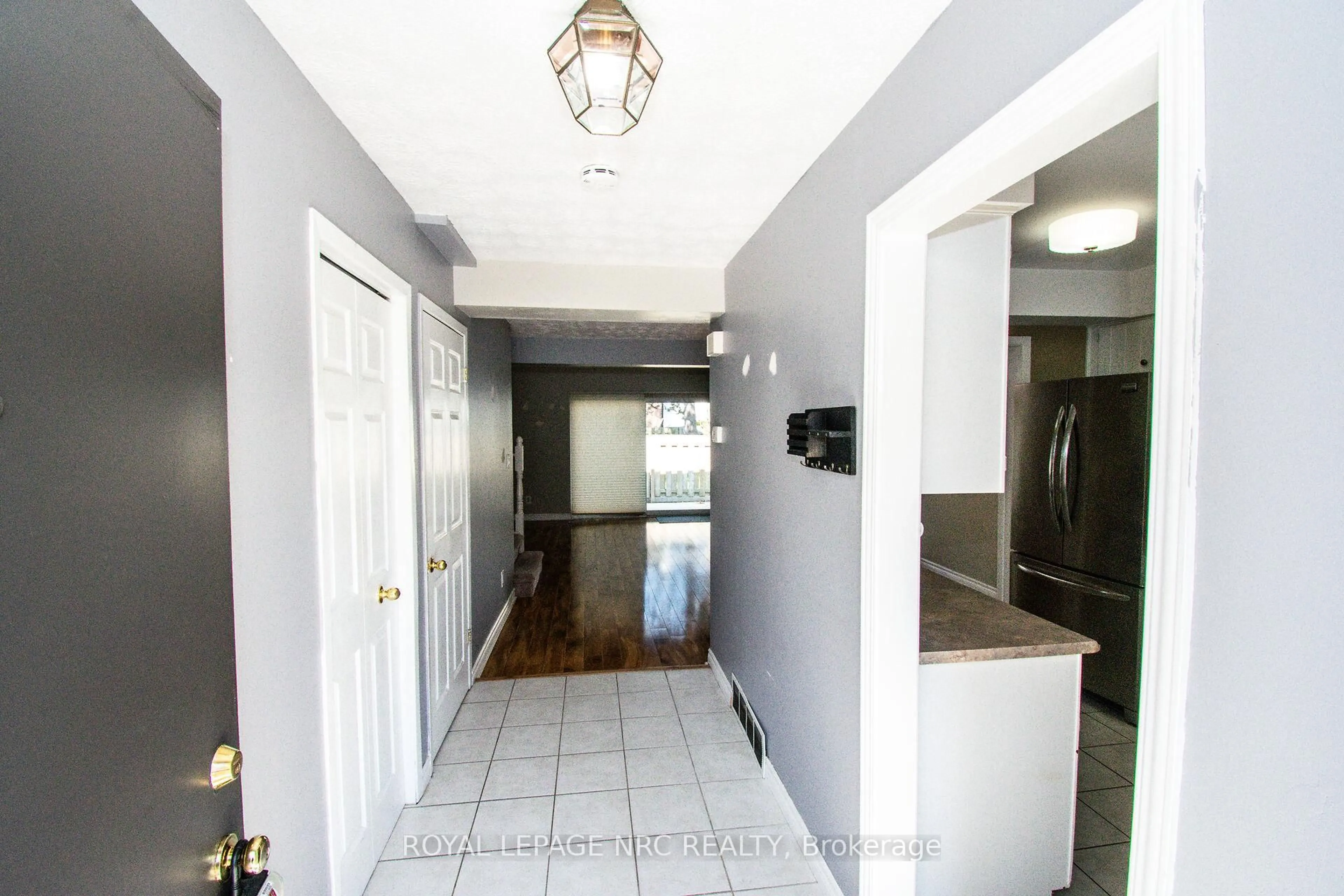 Indoor entryway for 77 Linwell Rd #106, St. Catharines Ontario L2N 6R1