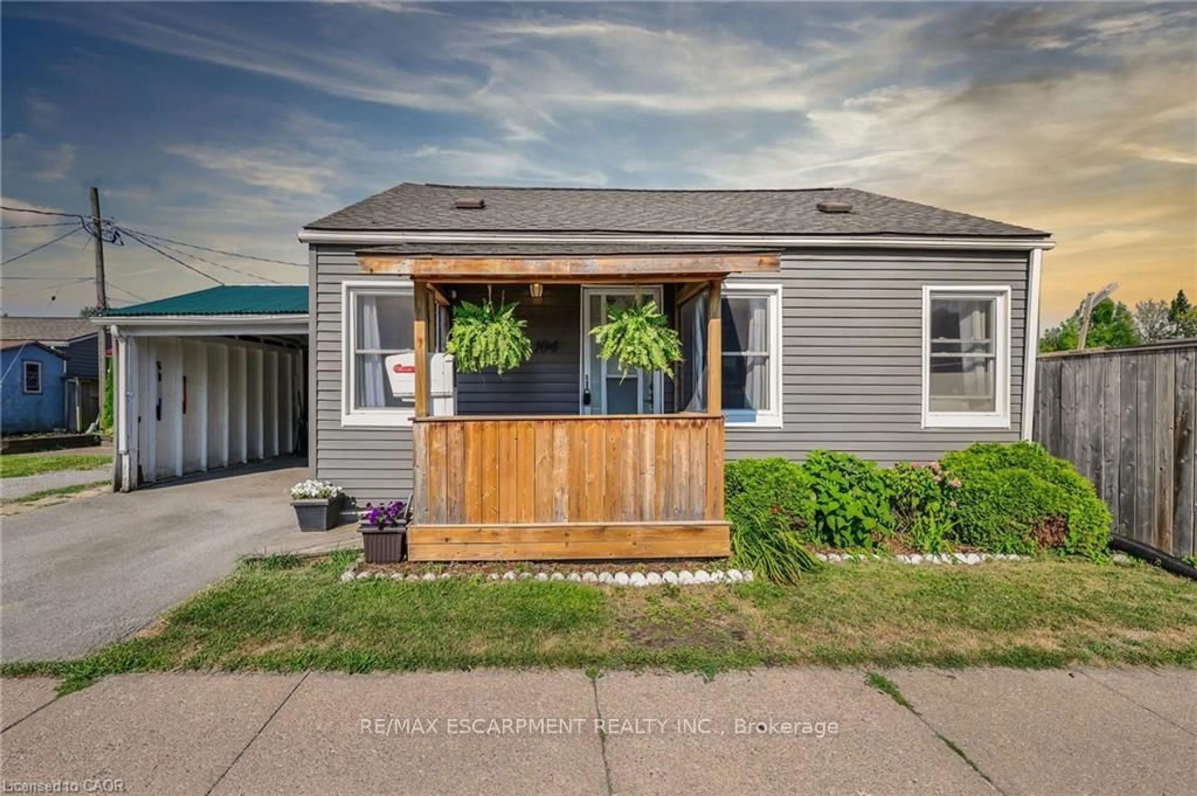 Unknown for 104 Southworth St, Welland Ontario L3B 1Y8