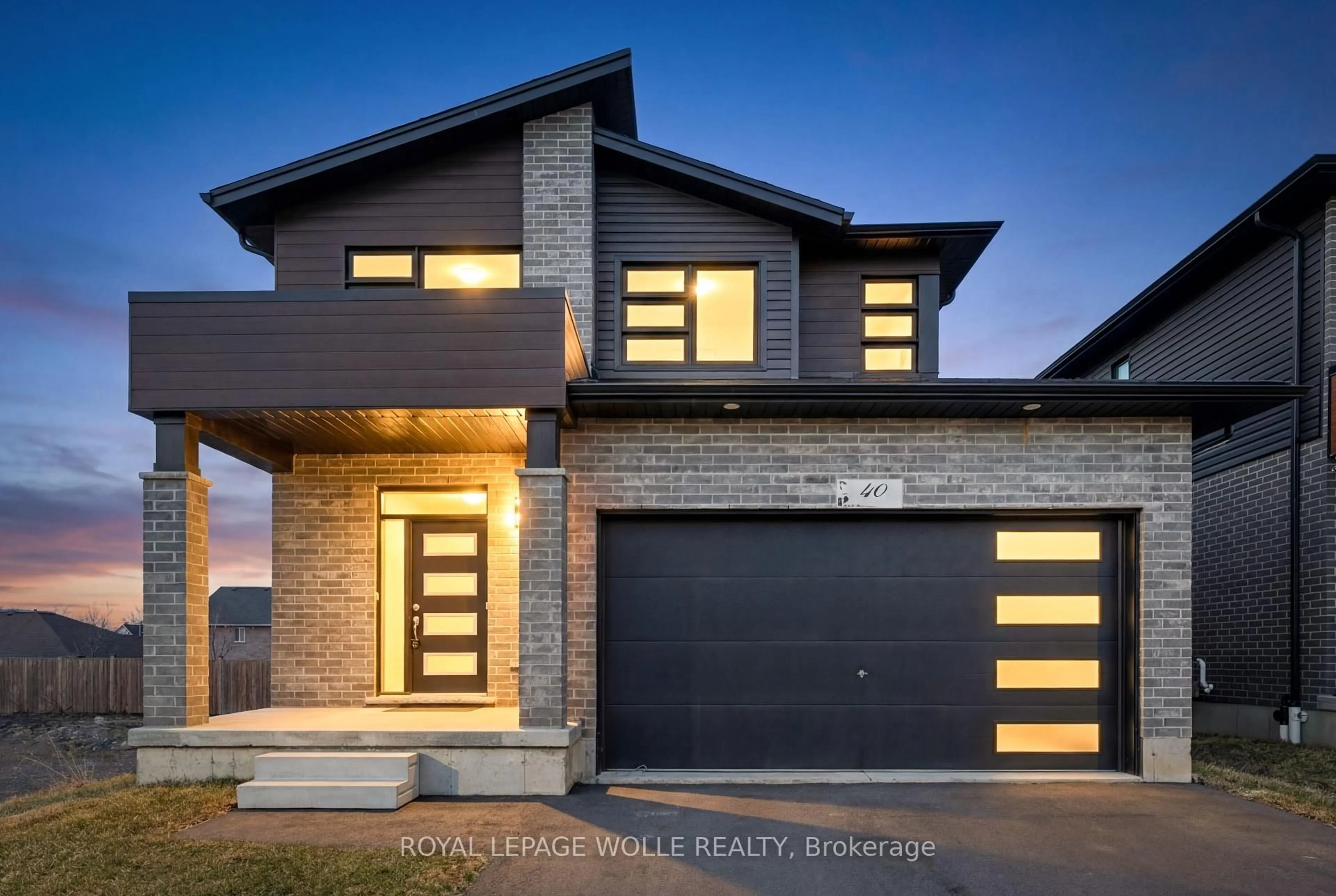 Home with brick exterior material, street for 40 Moon Cres, Cambridge Ontario N1S 0C4