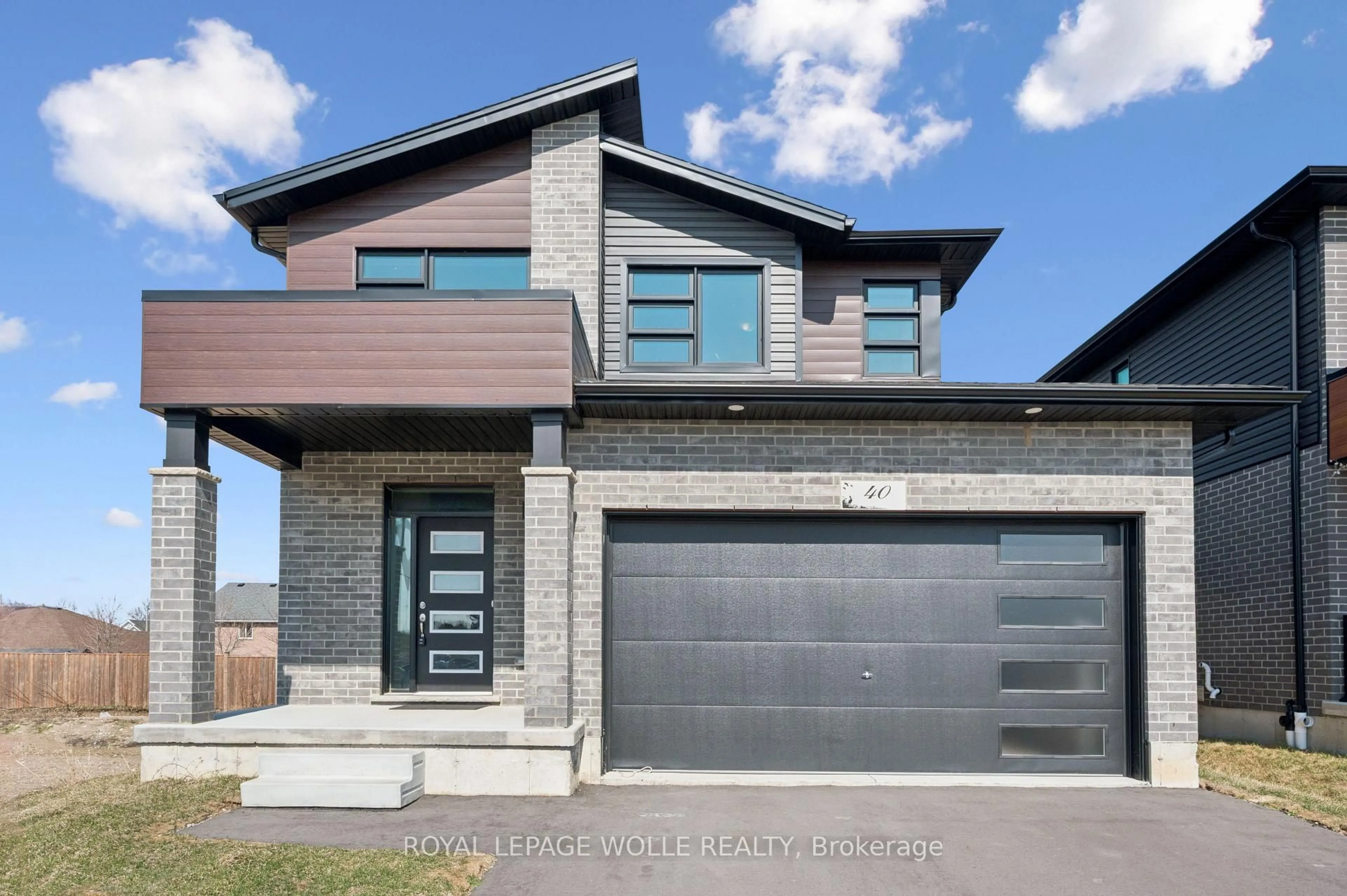 Home with brick exterior material, street for 40 Moon Cres, Cambridge Ontario N1S 0C4