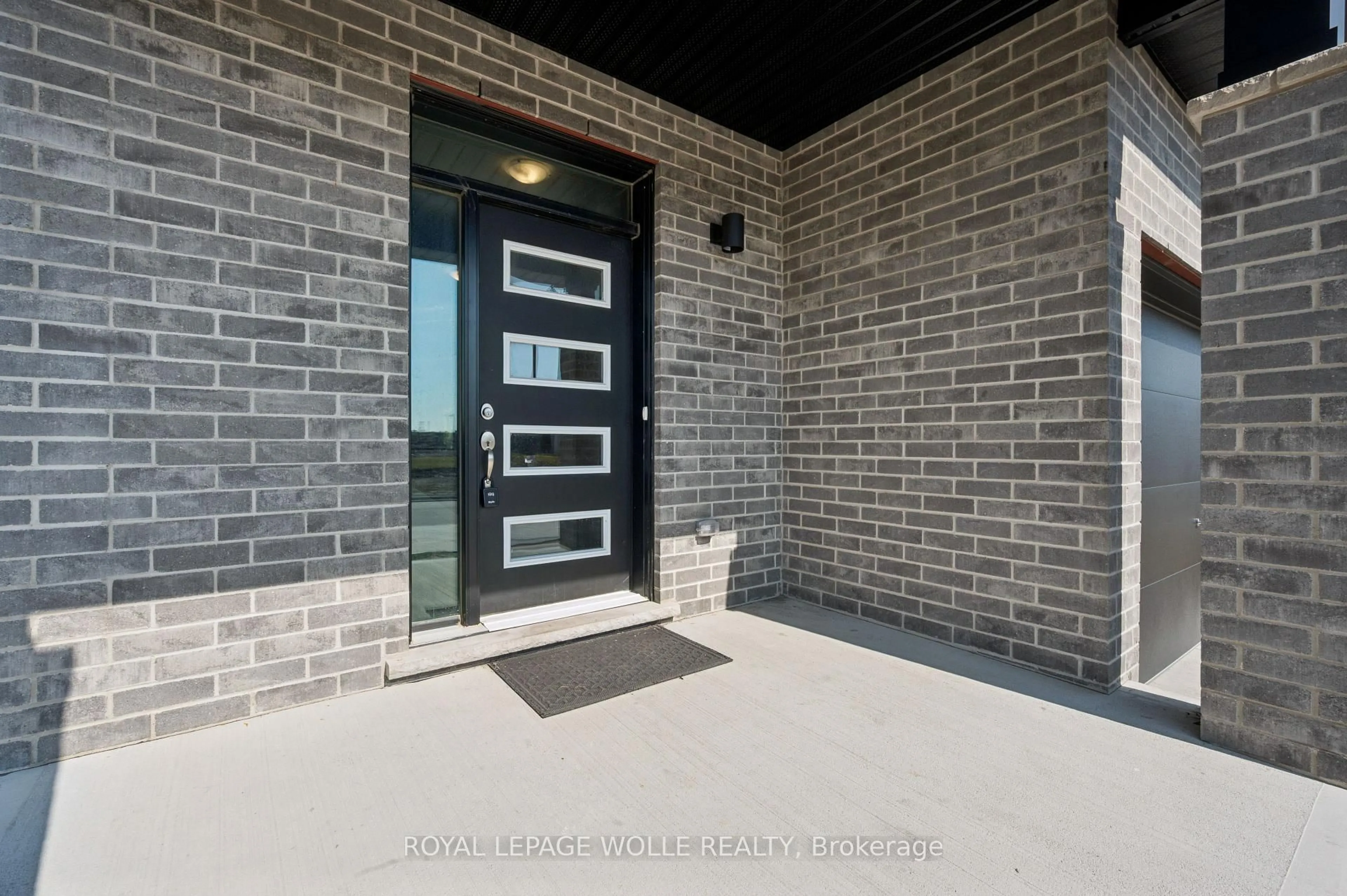 Indoor entryway for 40 Moon Cres, Cambridge Ontario N1S 0C4