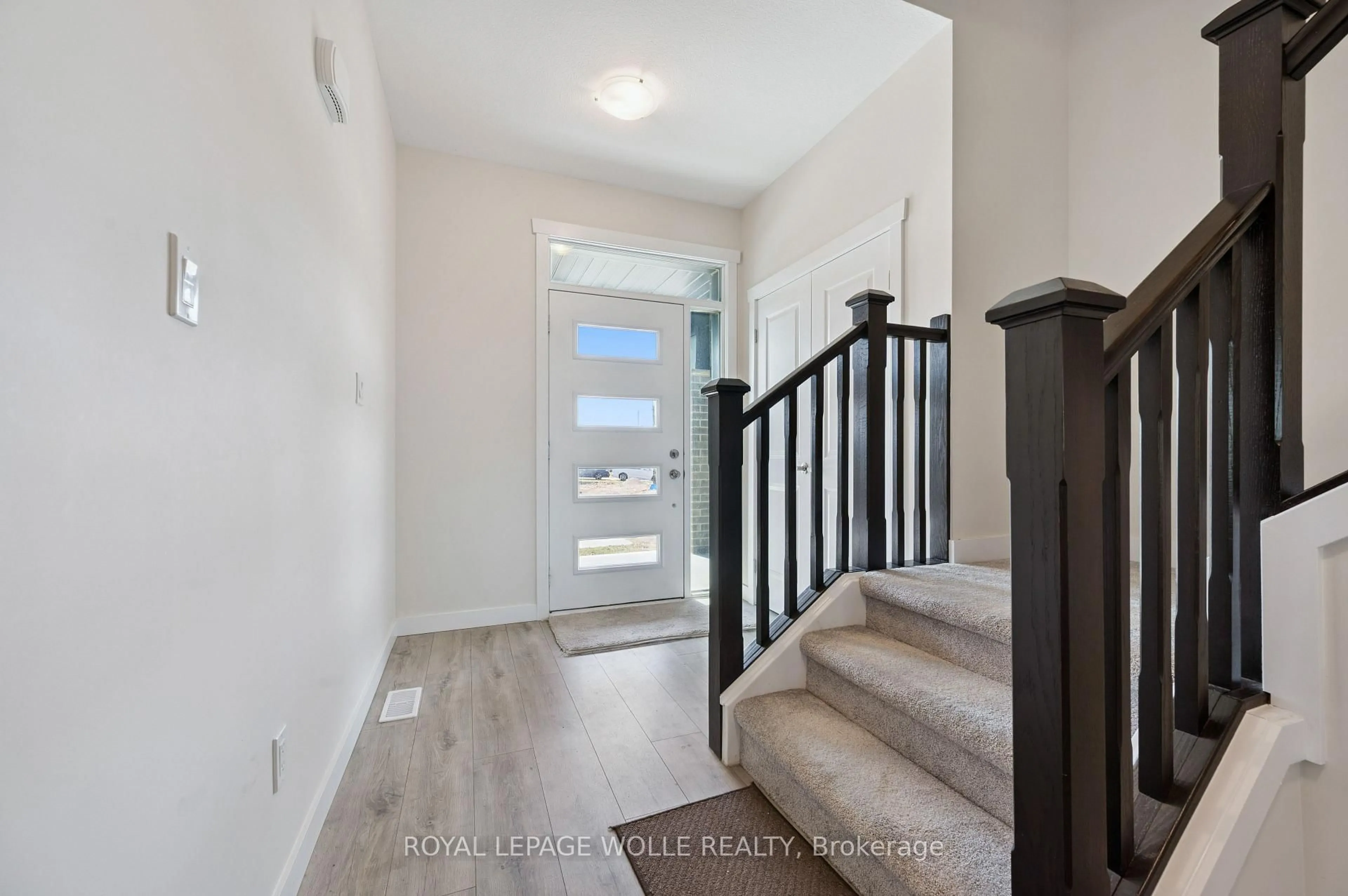 Indoor entryway for 40 Moon Cres, Cambridge Ontario N1S 0C4