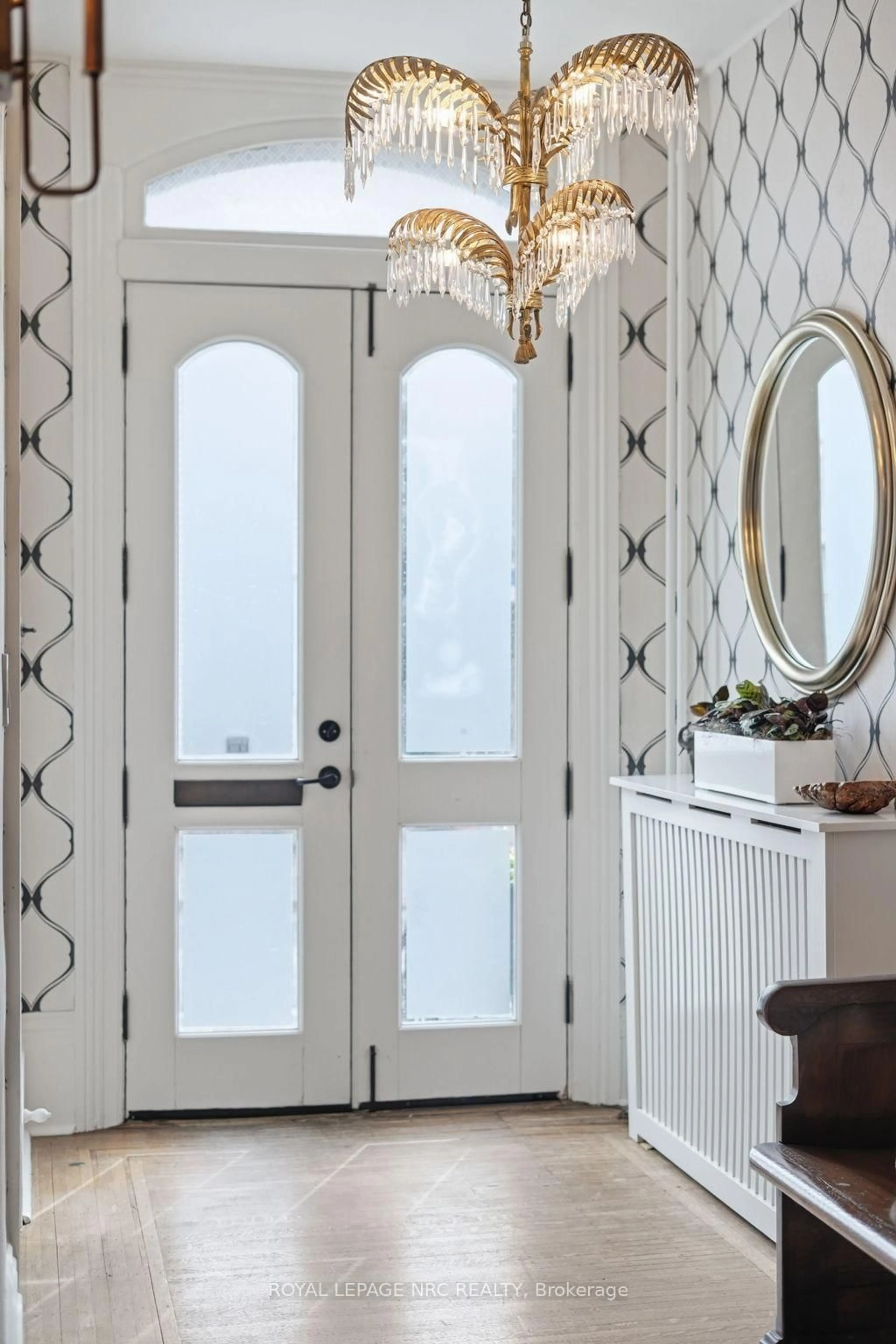 Indoor entryway for 176 James St, St. Catharines Ontario L2R 5C5