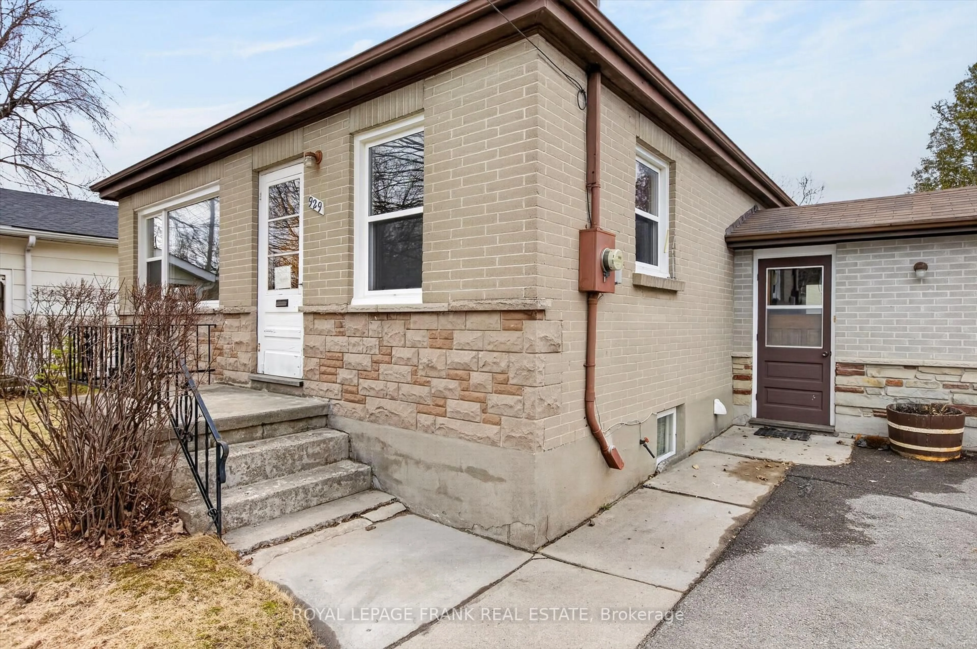 Home with brick exterior material, street for 929 Western Ave, Peterborough Ontario K9J 5W1