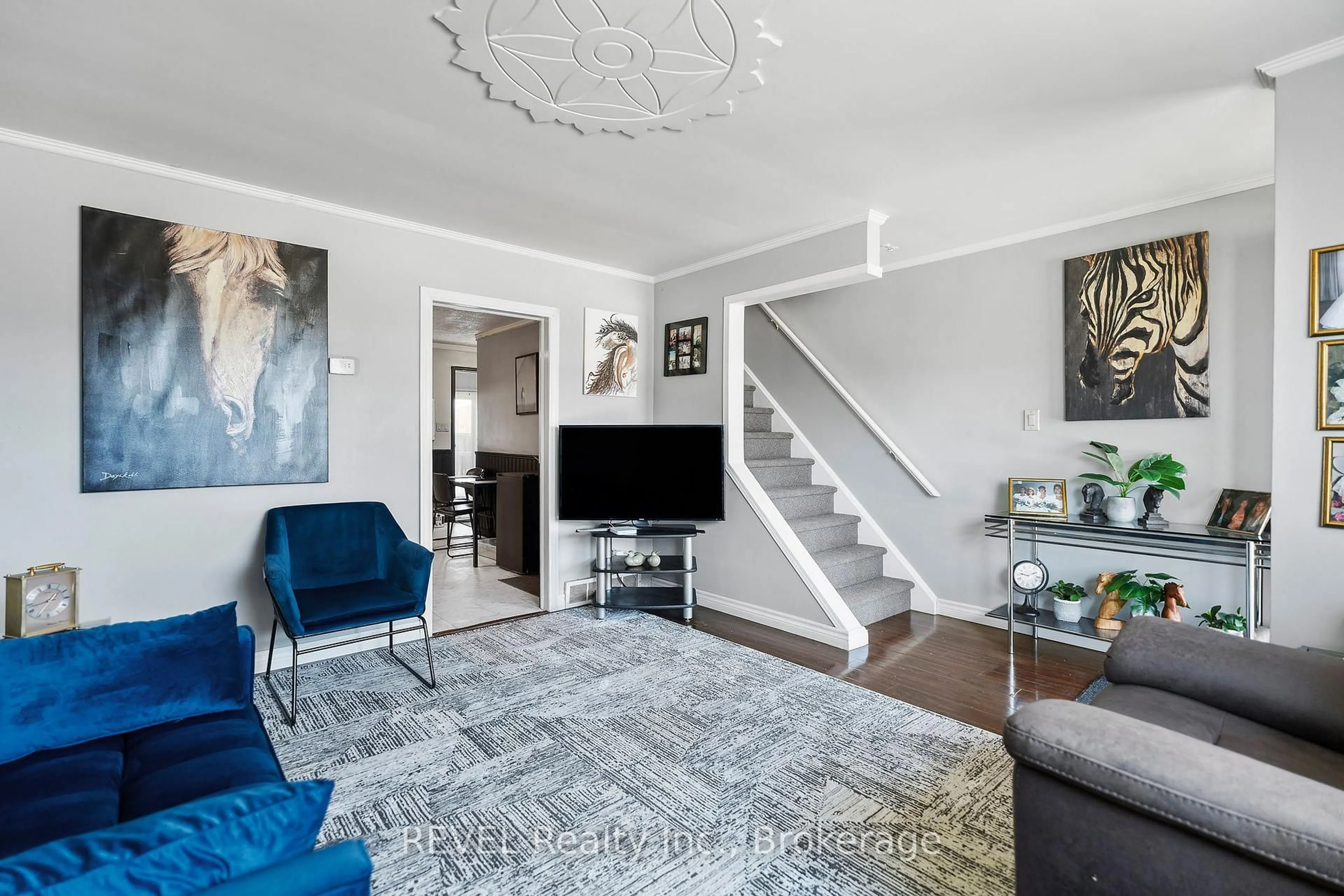 Living room with furniture, unknown for 137 Wellington St, Port Colborne Ontario L3K 2K1