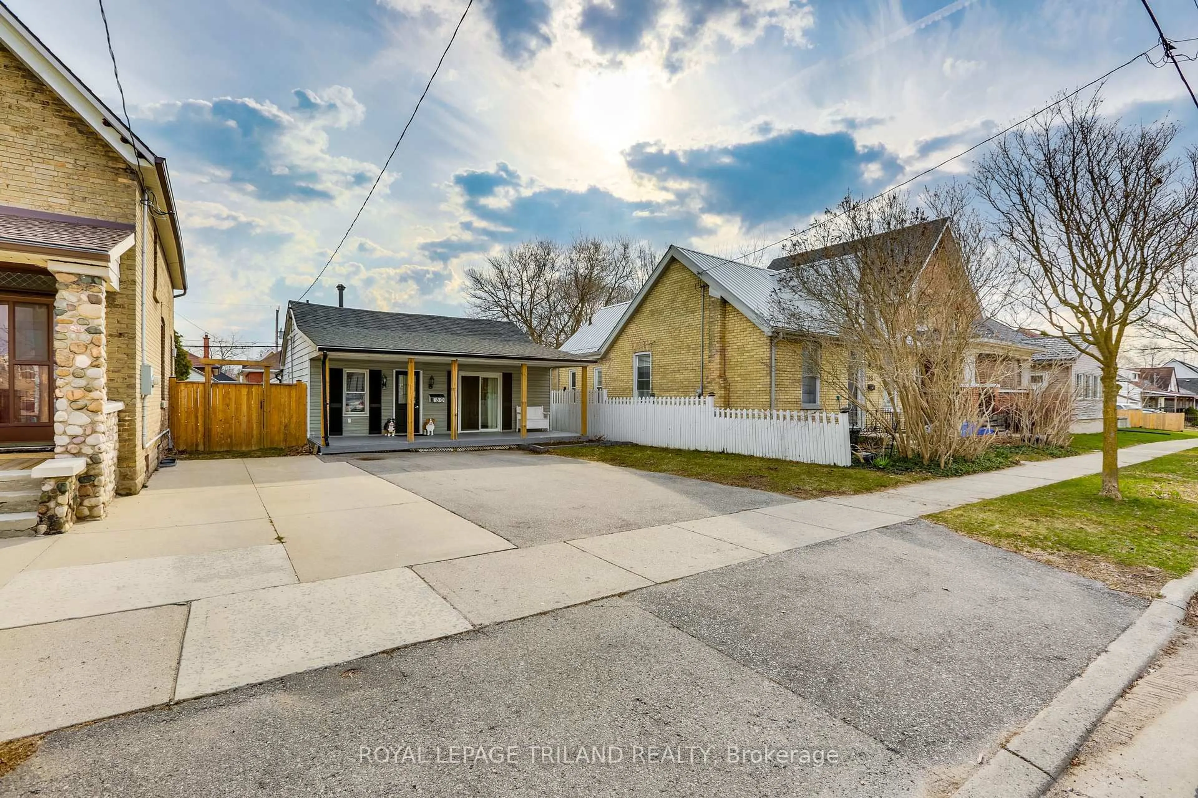 A pic from outside/outdoor area/front of a property/back of a property/a pic from drone, street for 130 St Julien St, London East Ontario N5Z 2M7