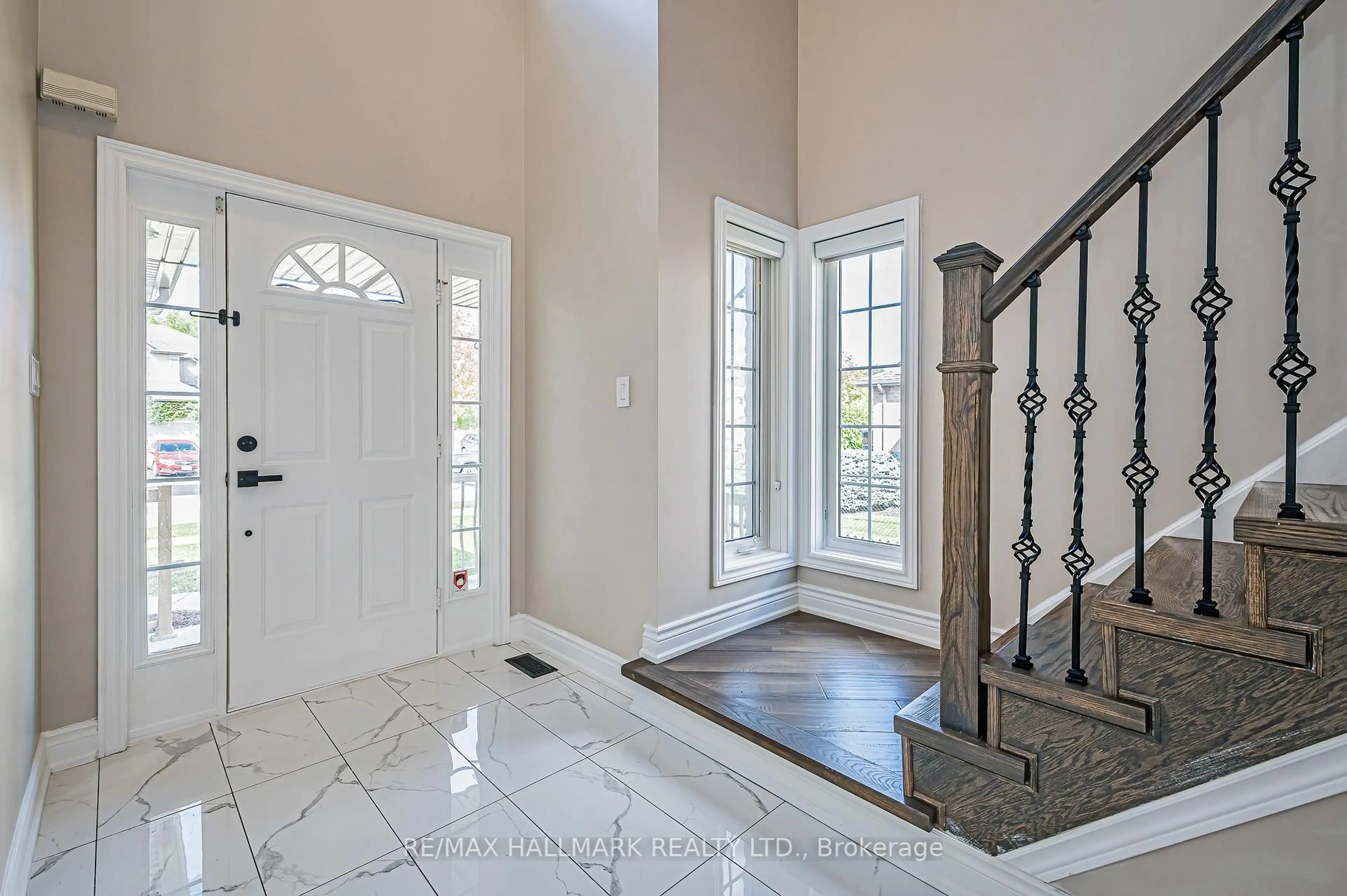 Indoor entryway for 103 Winifred St, Kitchener Ontario N2P 2M7