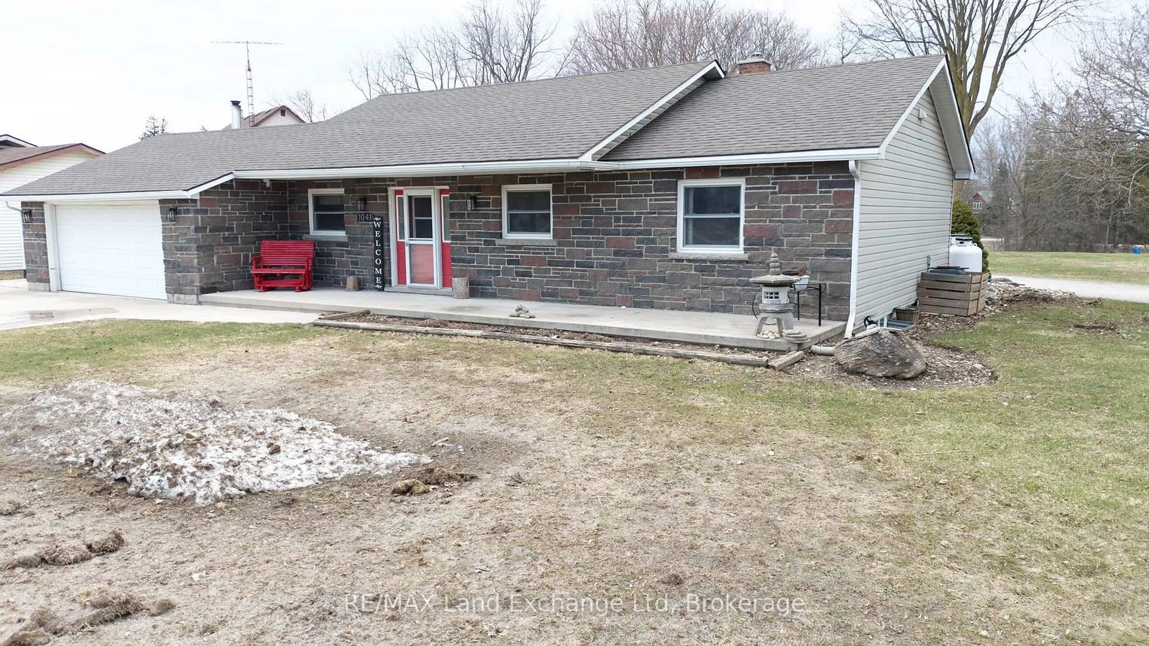 Home with brick exterior material, building for 1041 Main St, Howick Ontario N0G 2X0