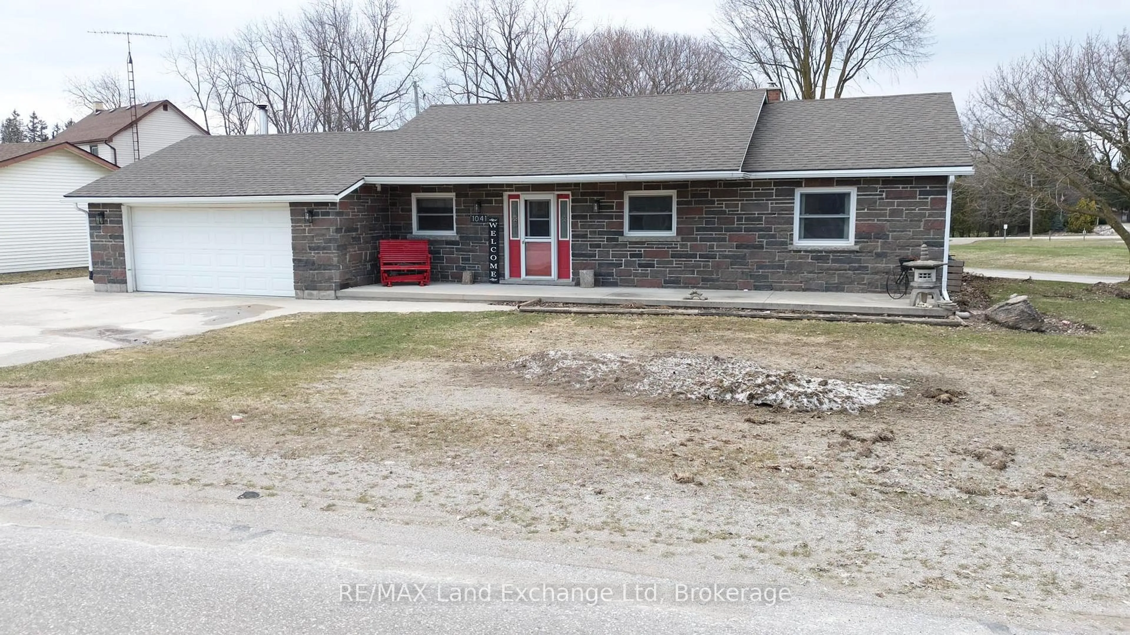 Unknown for 1041 Main St, Howick Ontario N0G 2X0