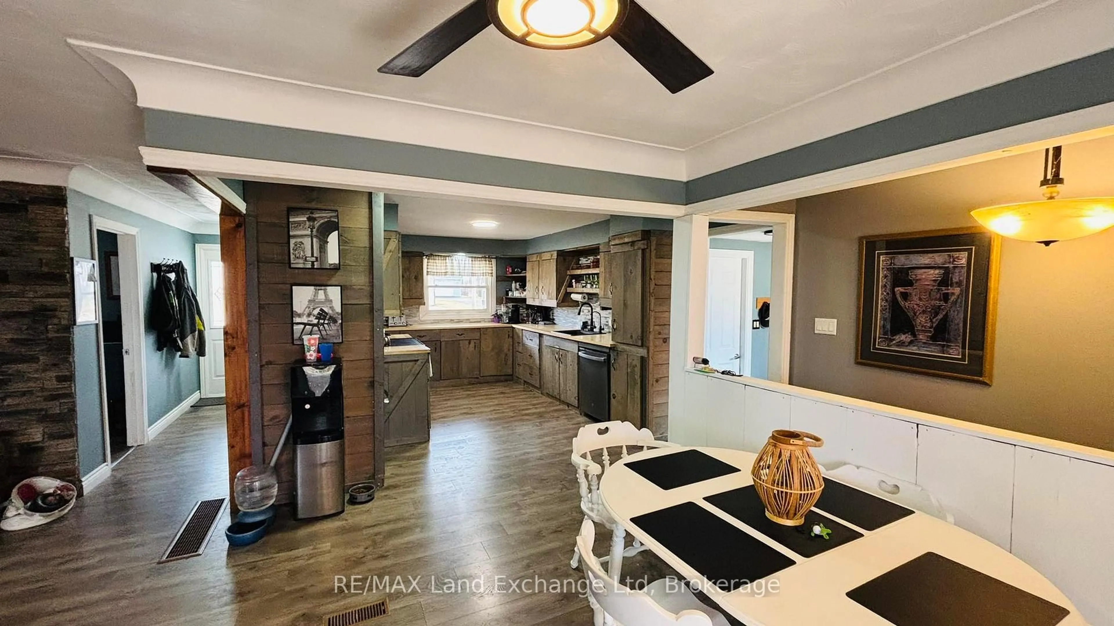 Open concept kitchen, ceramic/tile floor for 1041 Main St, Howick Ontario N0G 2X0