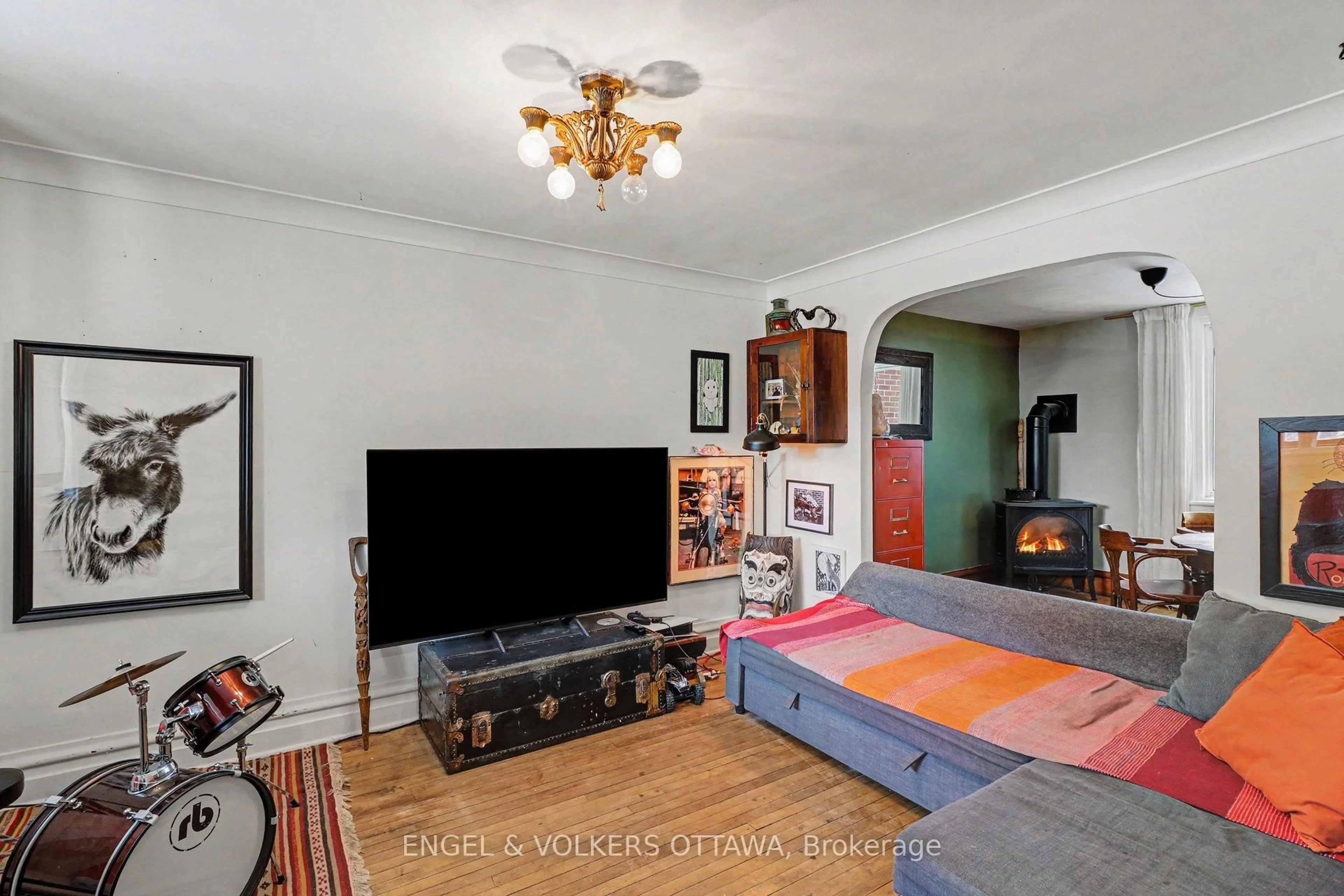 Living room with furniture, unknown for 86 Pinhey St, Ottawa Ontario K1Y 1T4