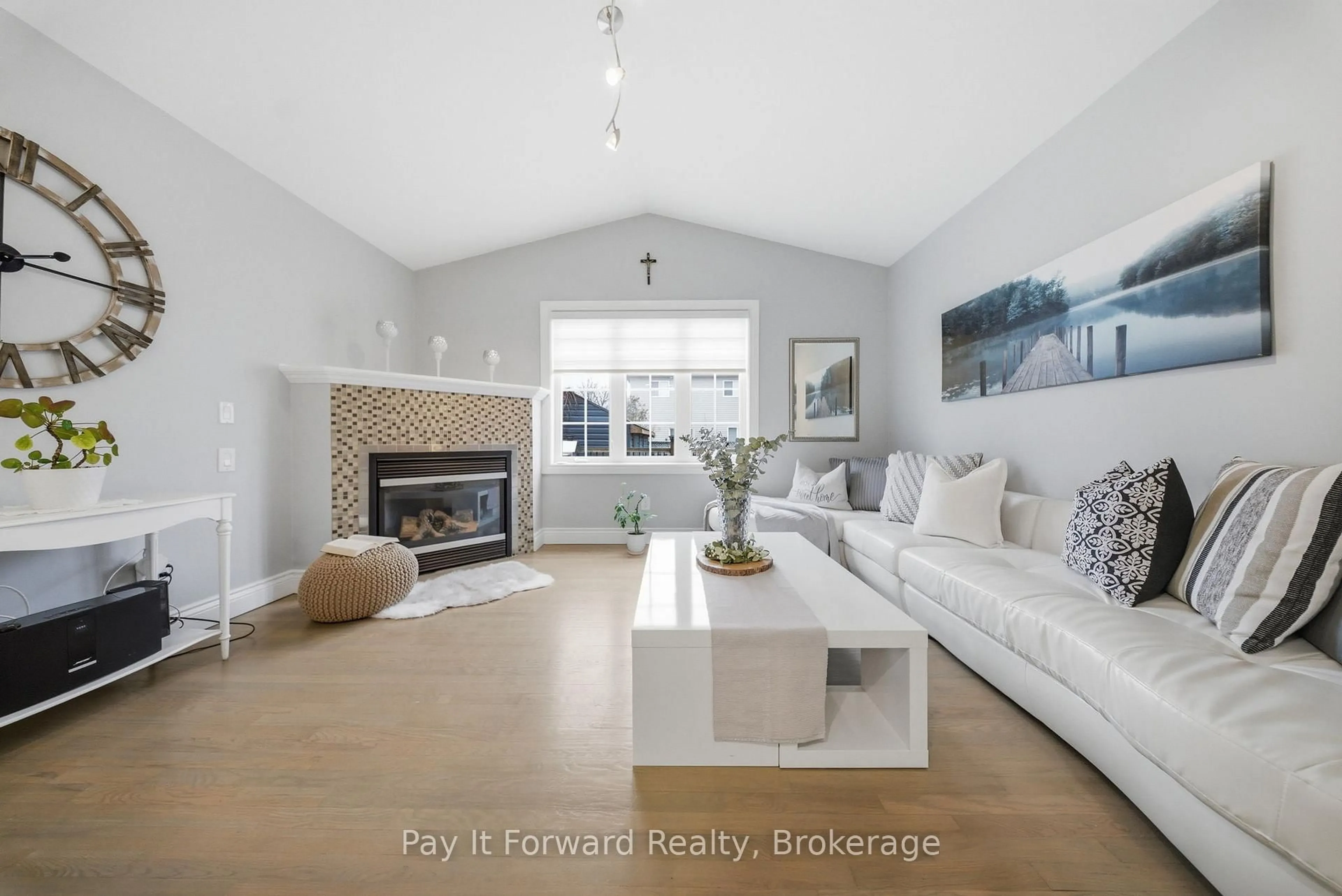 Living room with furniture, unknown for 76 Shadyglen Dr, Hamilton Ontario L8J 3W8