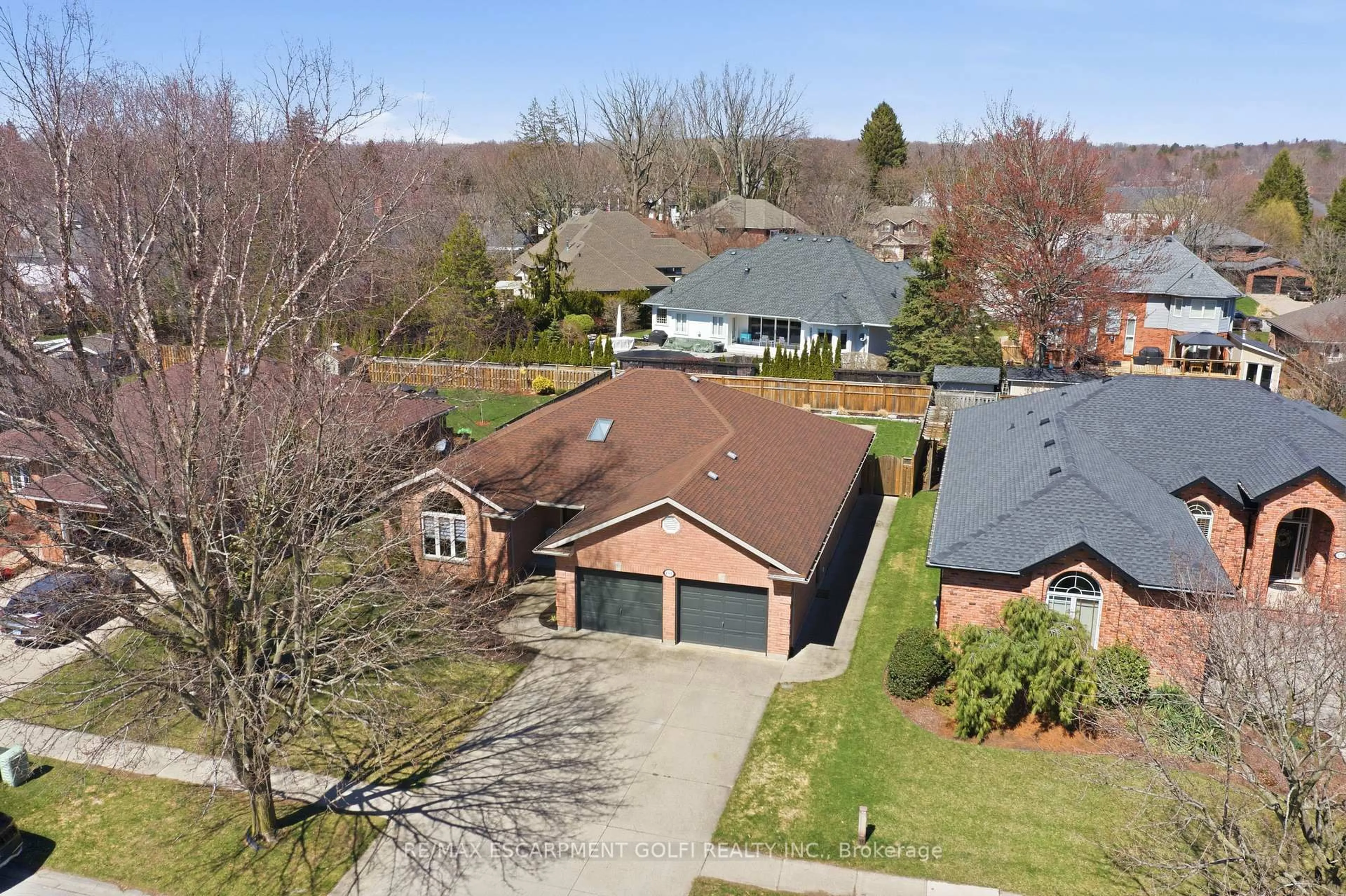 A pic from outside/outdoor area/front of a property/back of a property/a pic from drone, unknown for 181 Lawrence Lane, Pelham Ontario L0S 1E4