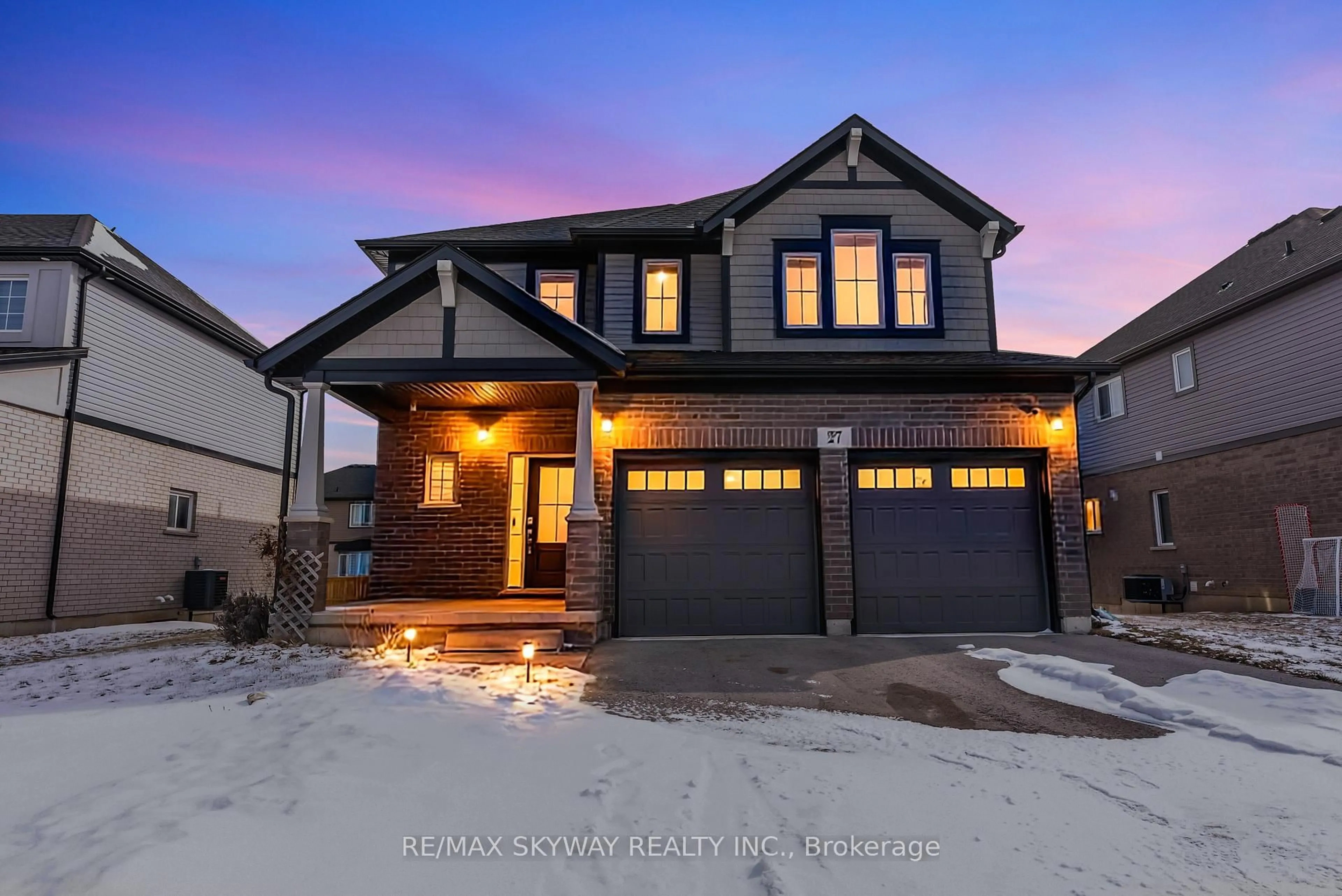 Home with brick exterior material, street for 27 Monarch St, Welland Ontario L3C 0E6