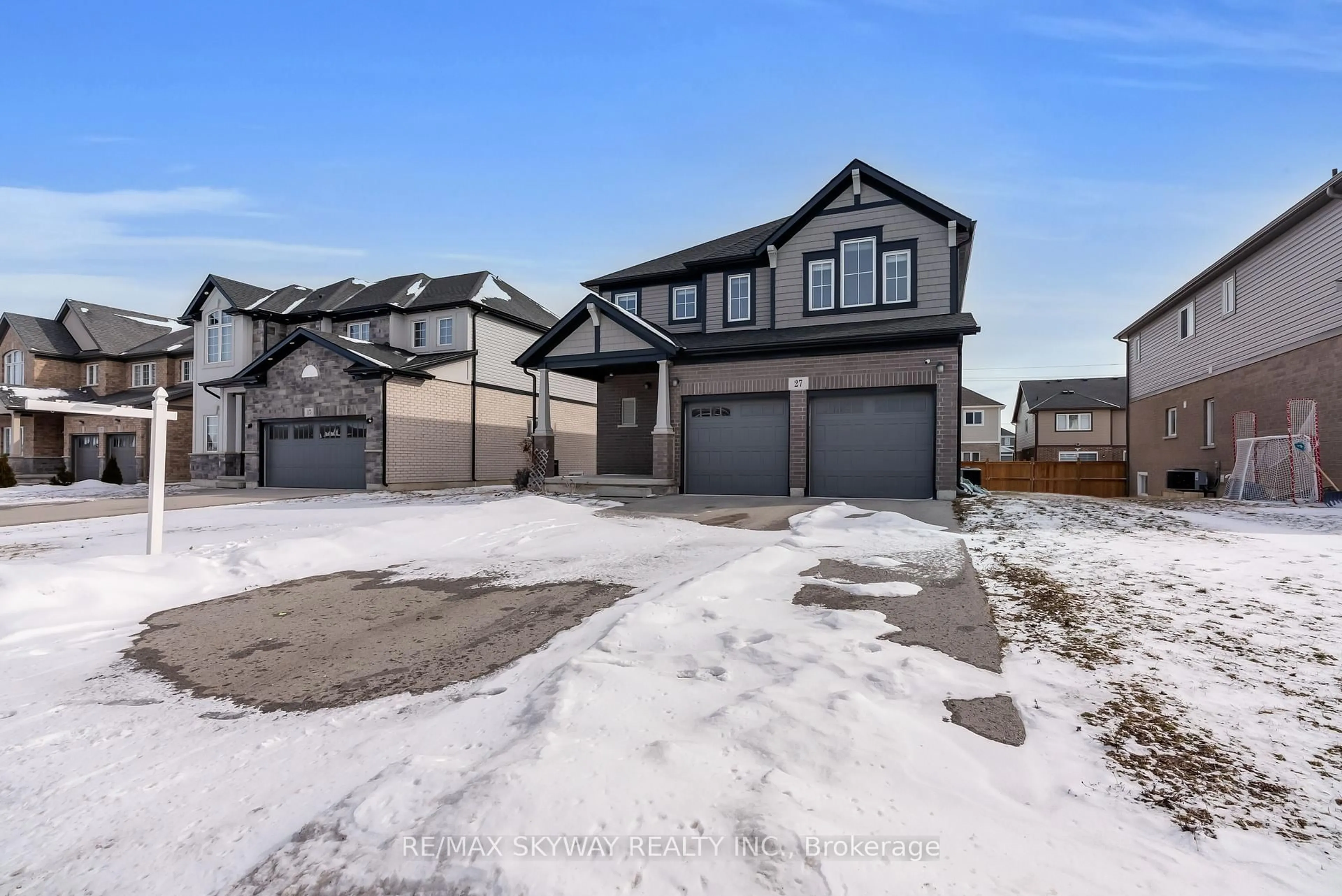 Unknown for 27 Monarch St, Welland Ontario L3C 0E6