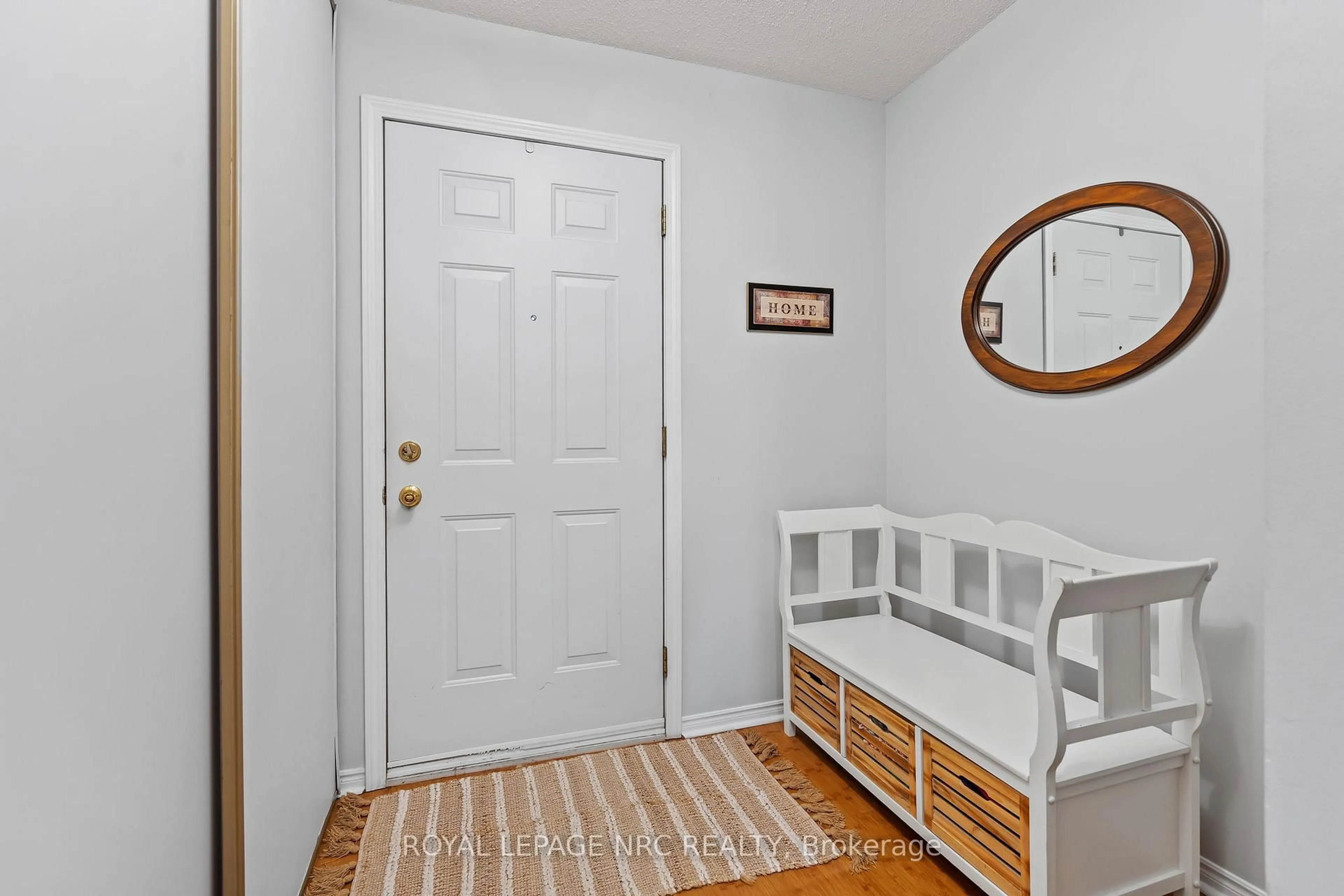 Indoor entryway for 65 Dorchester Blvd #61, St. Catharines Ontario L2M 7T1