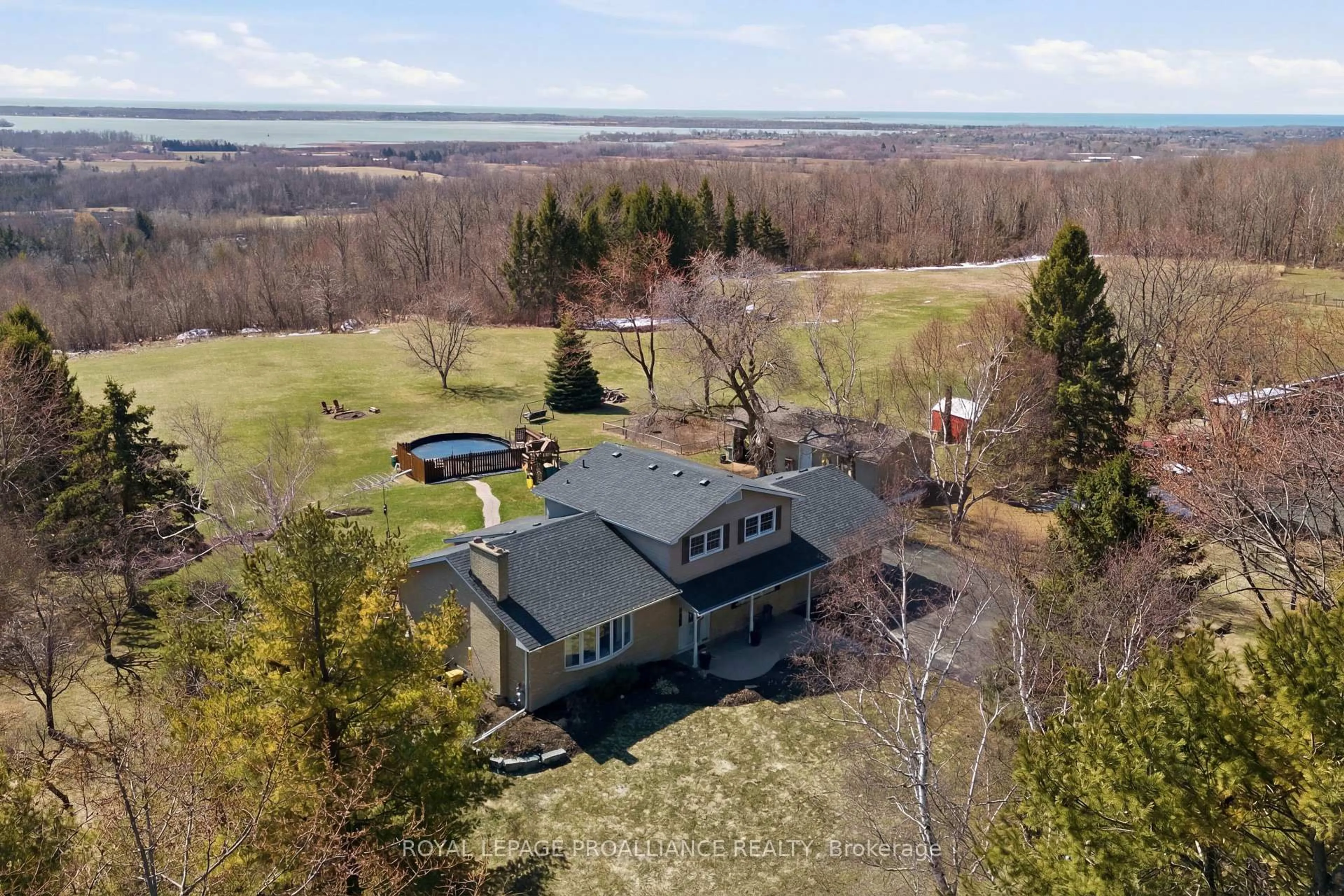 A pic from outside/outdoor area/front of a property/back of a property/a pic from drone, unknown for 417 Smith St, Brighton Ontario K0K 1H0