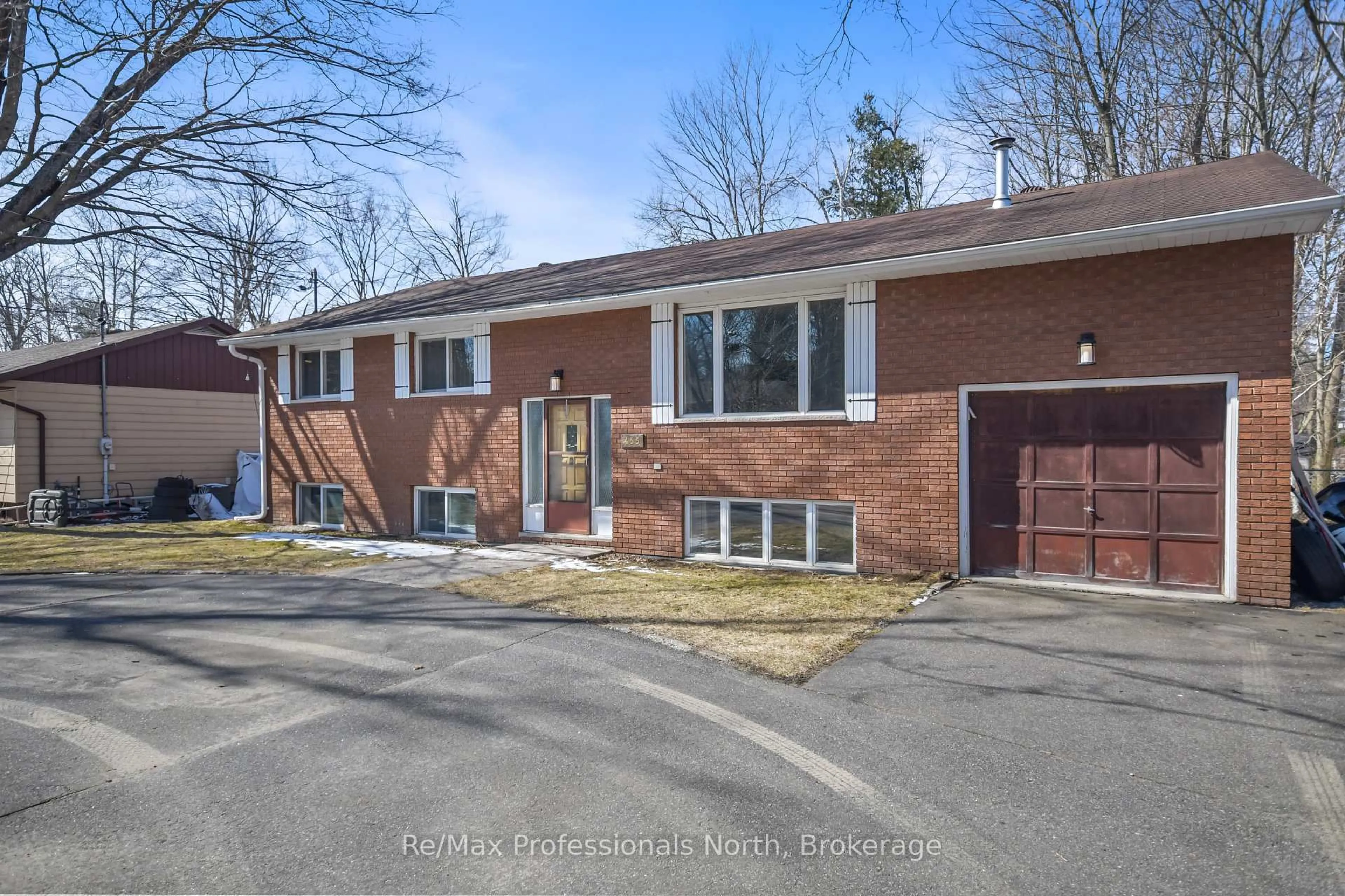 Home with brick exterior material, street for 455 Louise St, Gravenhurst Ontario P1P 1C7