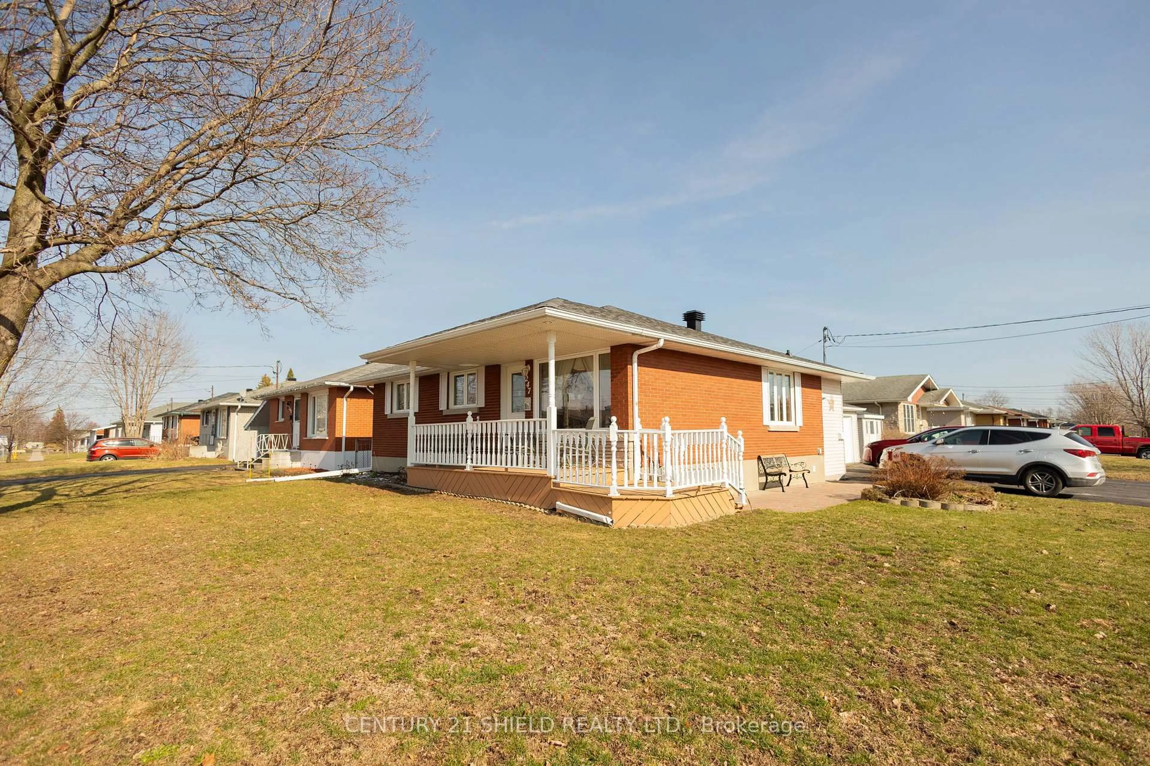Home with vinyl exterior material, street for 247 15th St. W St, Cornwall Ontario K6J 3K2
