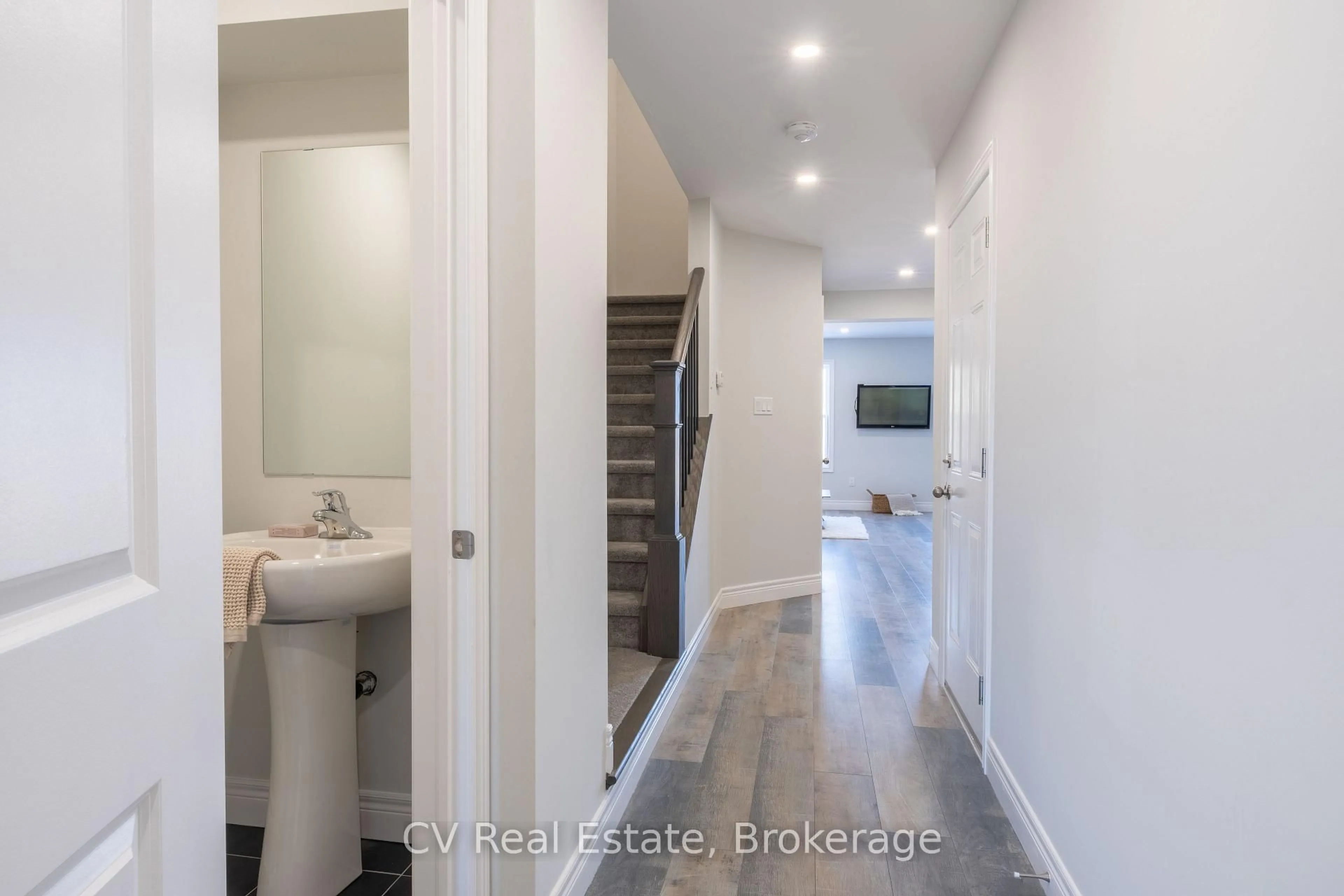 Indoor entryway for 209 Equality Dr, Meaford Ontario N4L 0B4