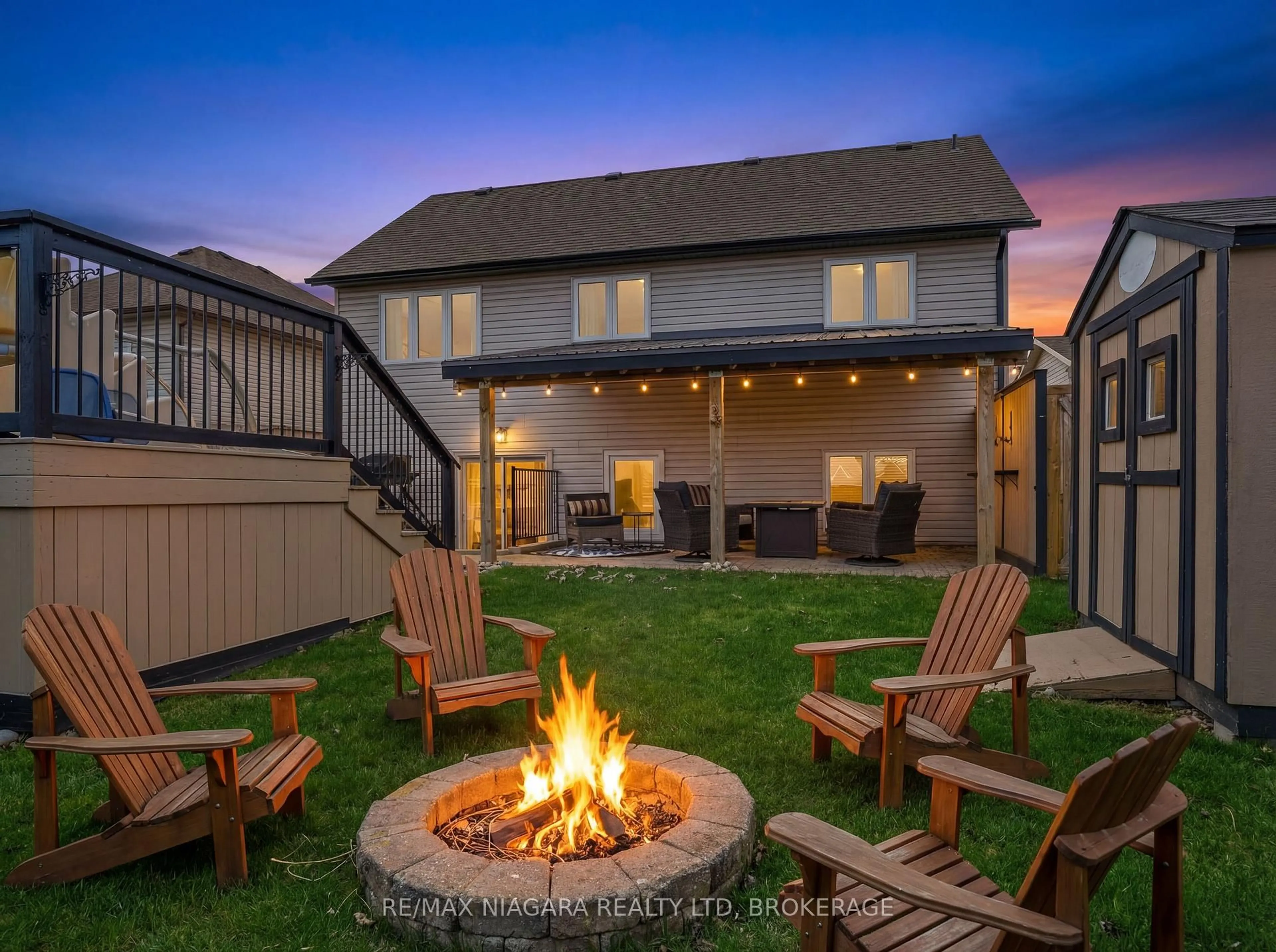 Patio, mountain view for 858 Canada Dr, Fort Erie Ontario L2A 6E9