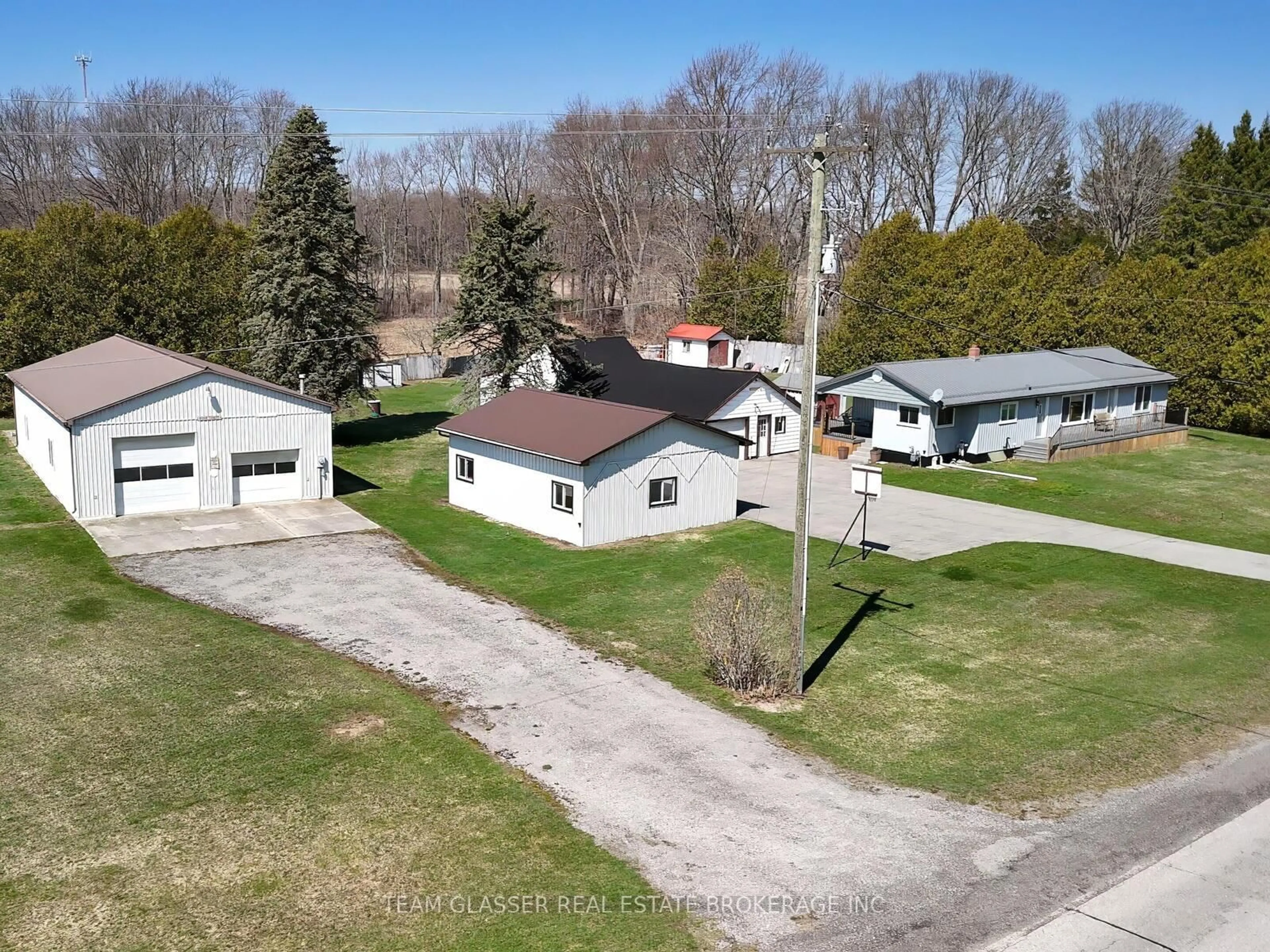 A pic from outside/outdoor area/front of a property/back of a property/a pic from drone, street for 985 Norfolk County 28 Rd, Norfolk Ontario N0E 1G0