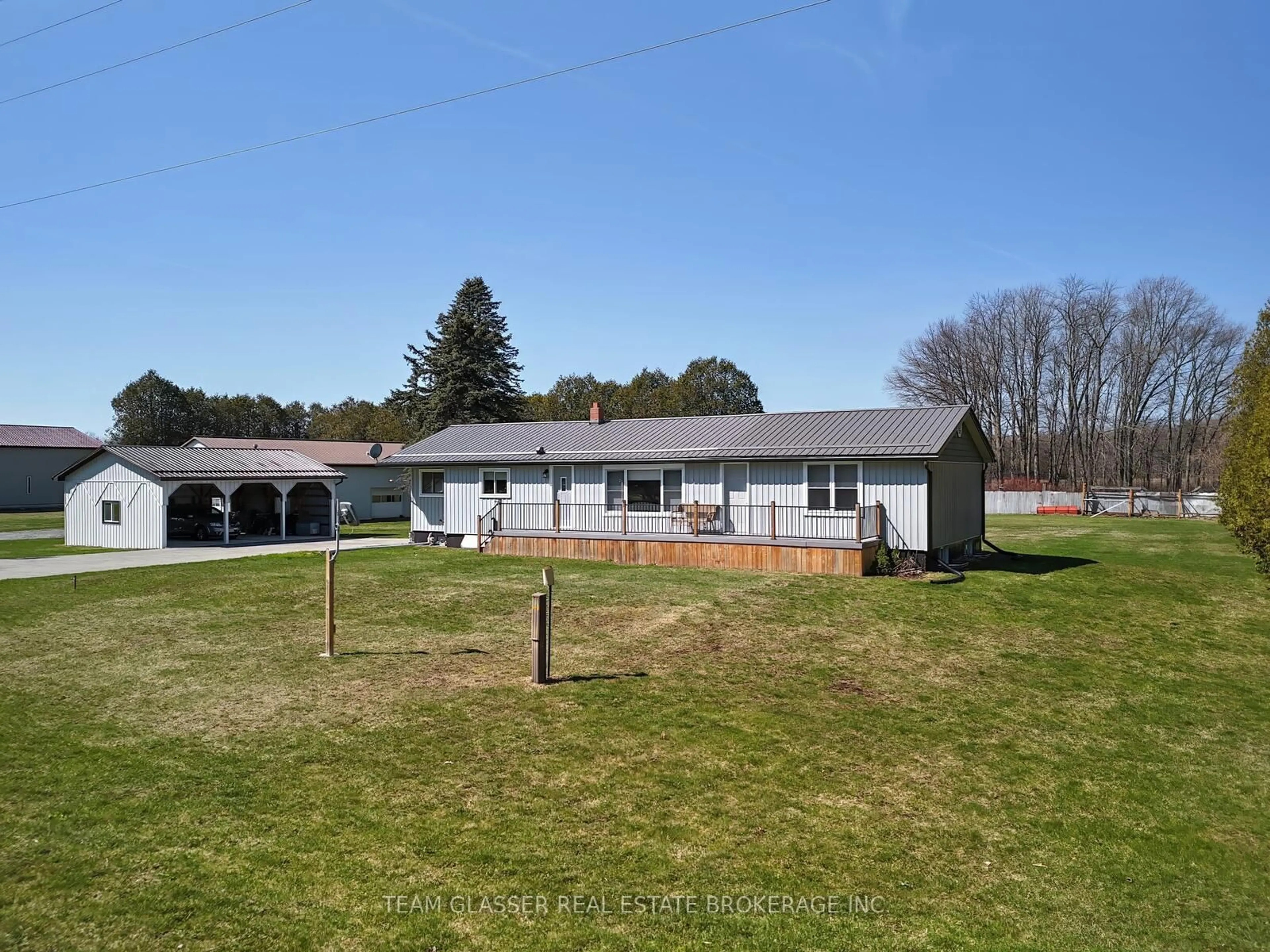 A pic from outside/outdoor area/front of a property/back of a property/a pic from drone, unknown for 985 Norfolk County 28 Rd, Norfolk Ontario N0E 1G0