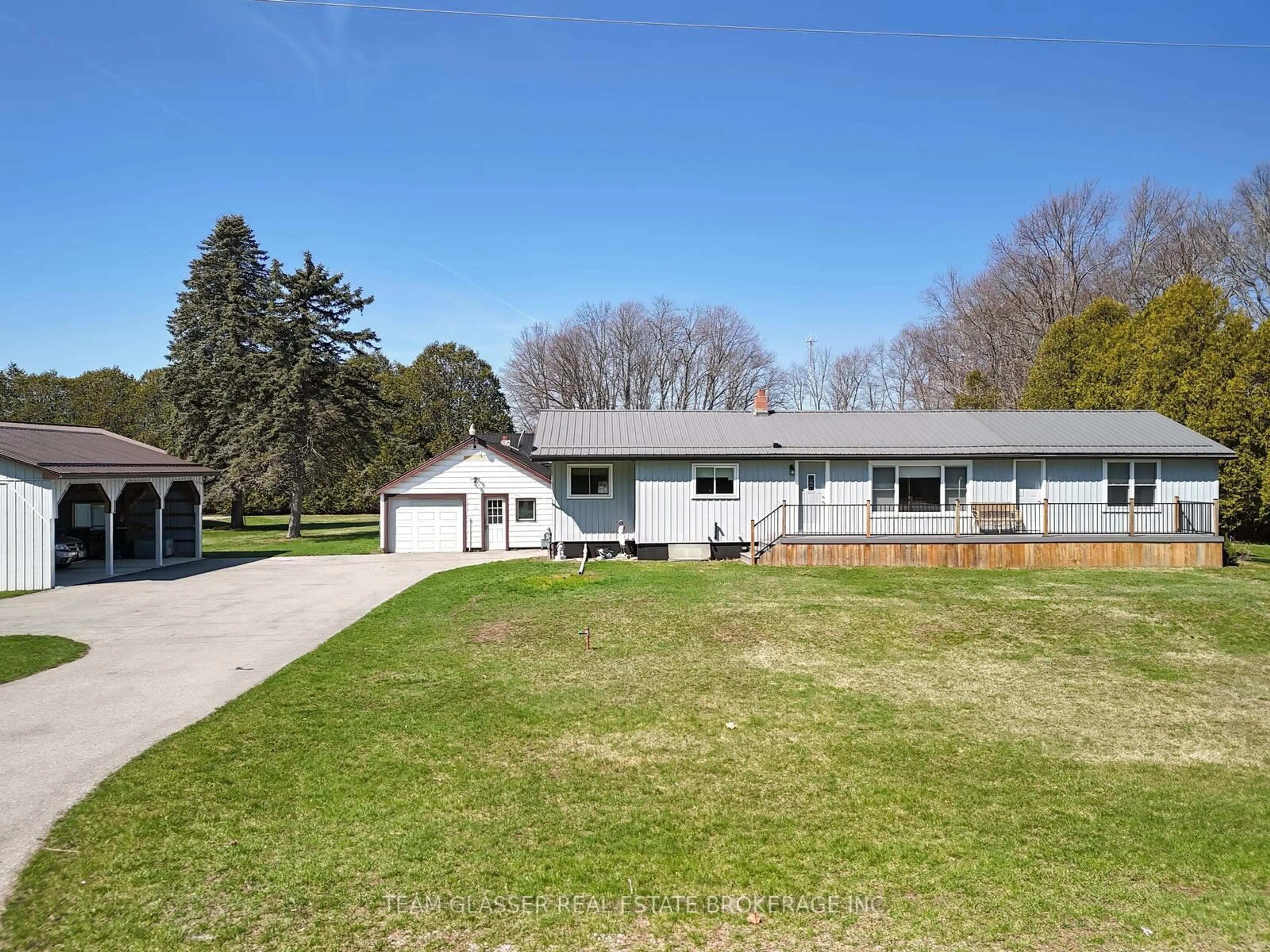 A pic from outside/outdoor area/front of a property/back of a property/a pic from drone, street for 985 Norfolk County 28 Rd, Norfolk Ontario N0E 1G0