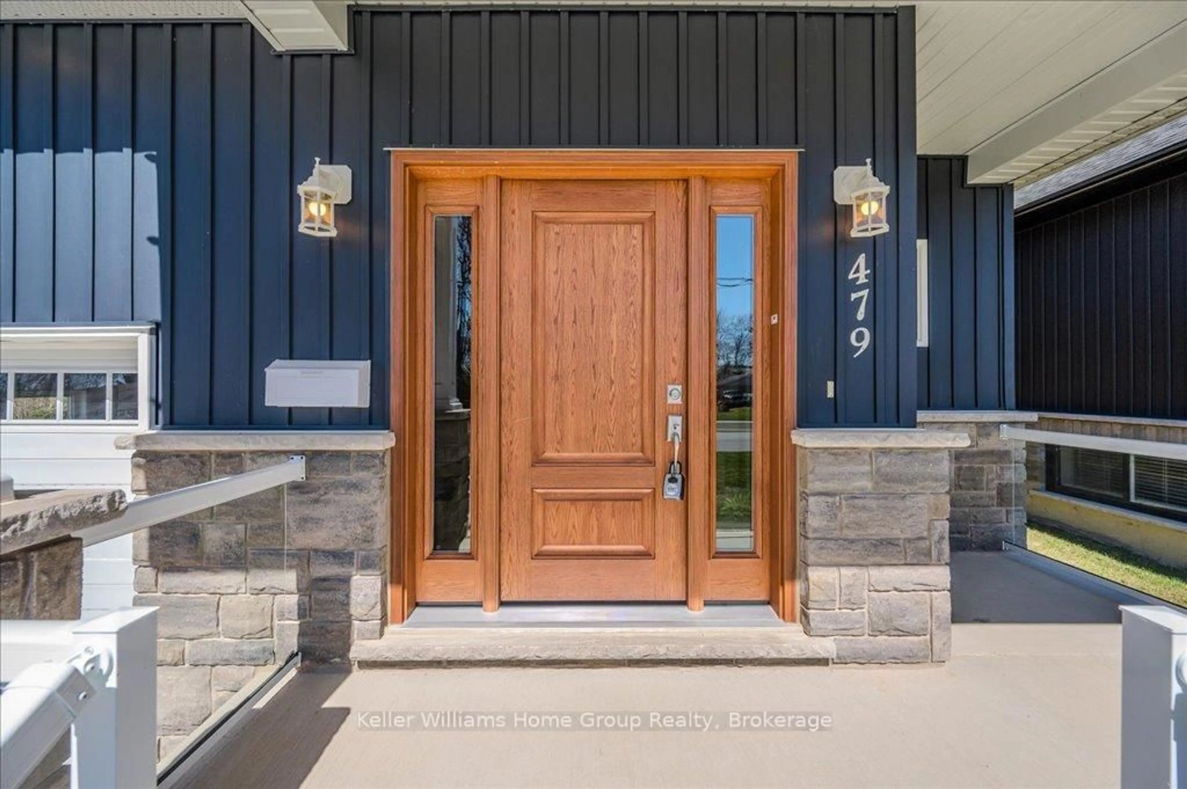 Indoor entryway for 479 St George St, Centre Wellington Ontario N1M 1K9