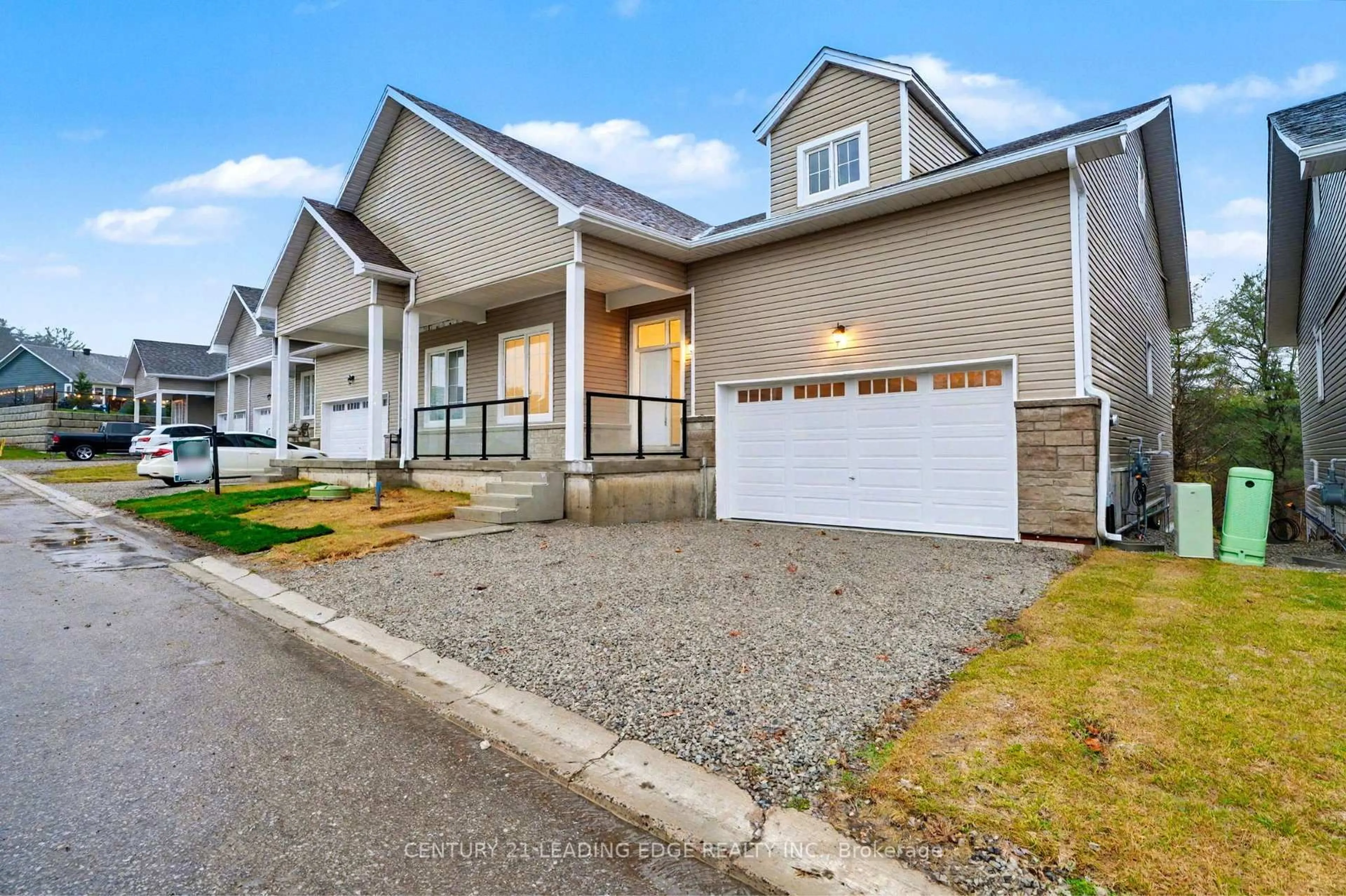 Home with vinyl exterior material, street for 8 Turnberry Crt, Bracebridge Ontario P1L 0N5