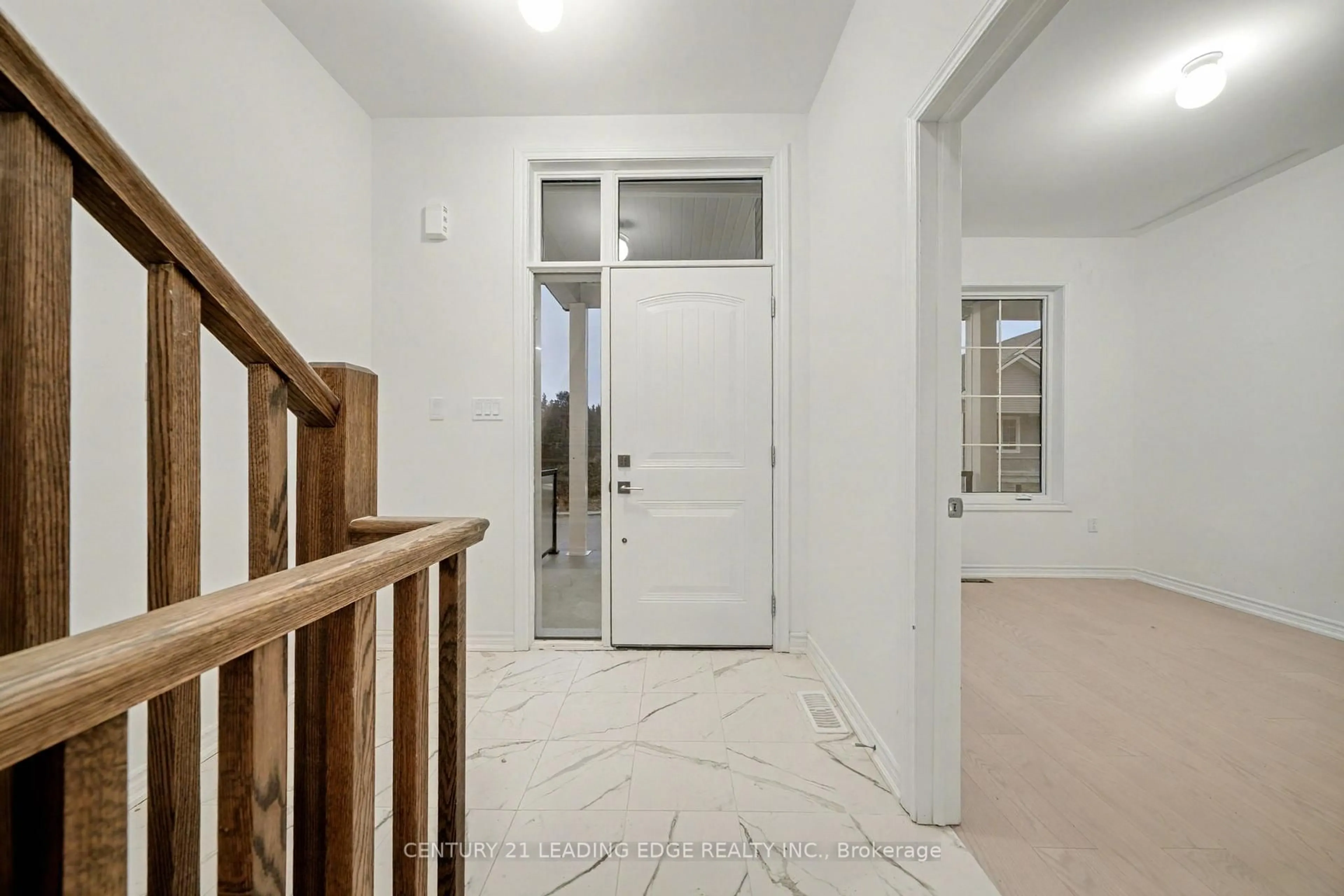 Indoor entryway for 8 Turnberry Crt, Bracebridge Ontario P1L 0N5