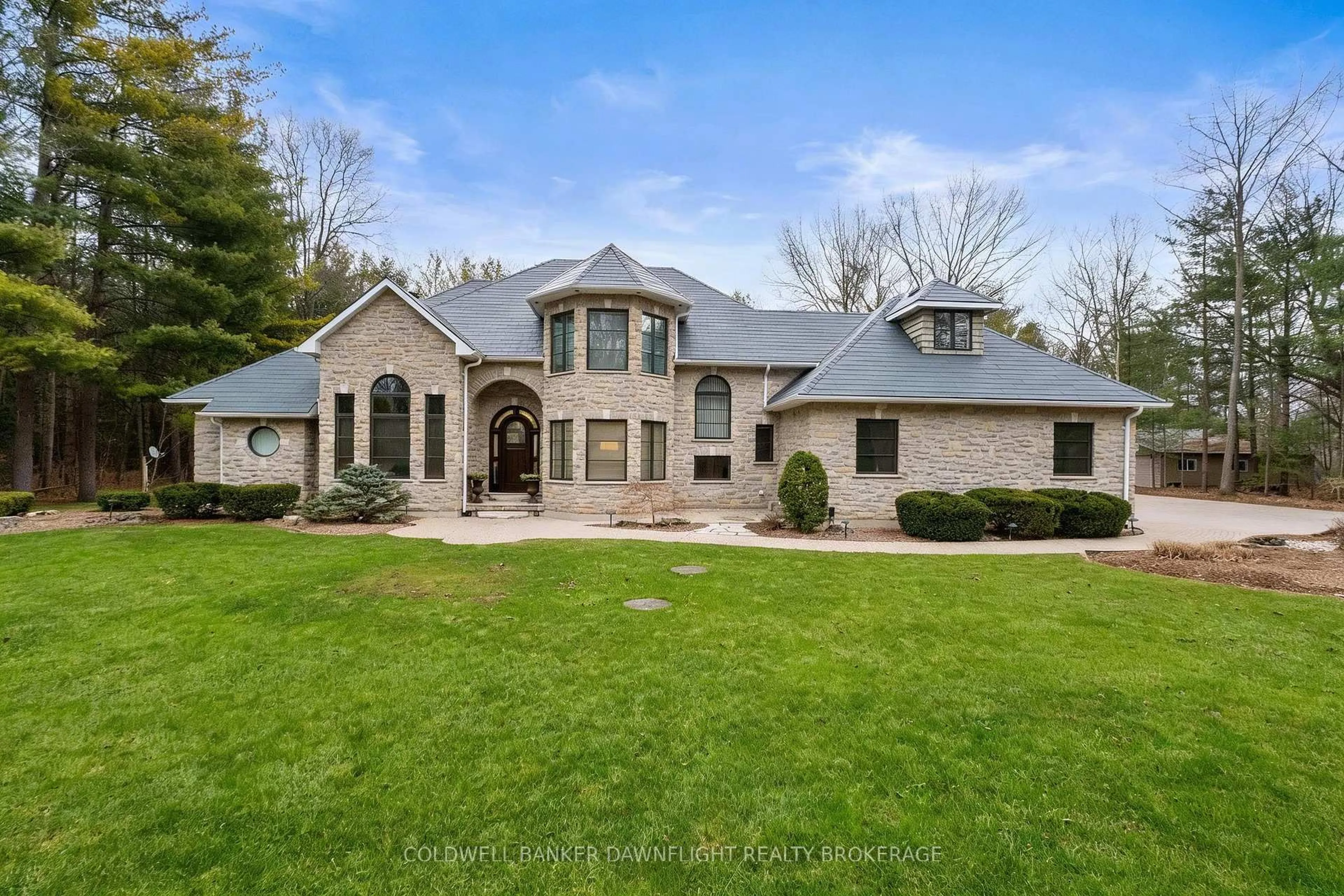 Home with brick exterior material, unknown for 9923 Parkview Cres, Lambton Shores Ontario N0M 1T0